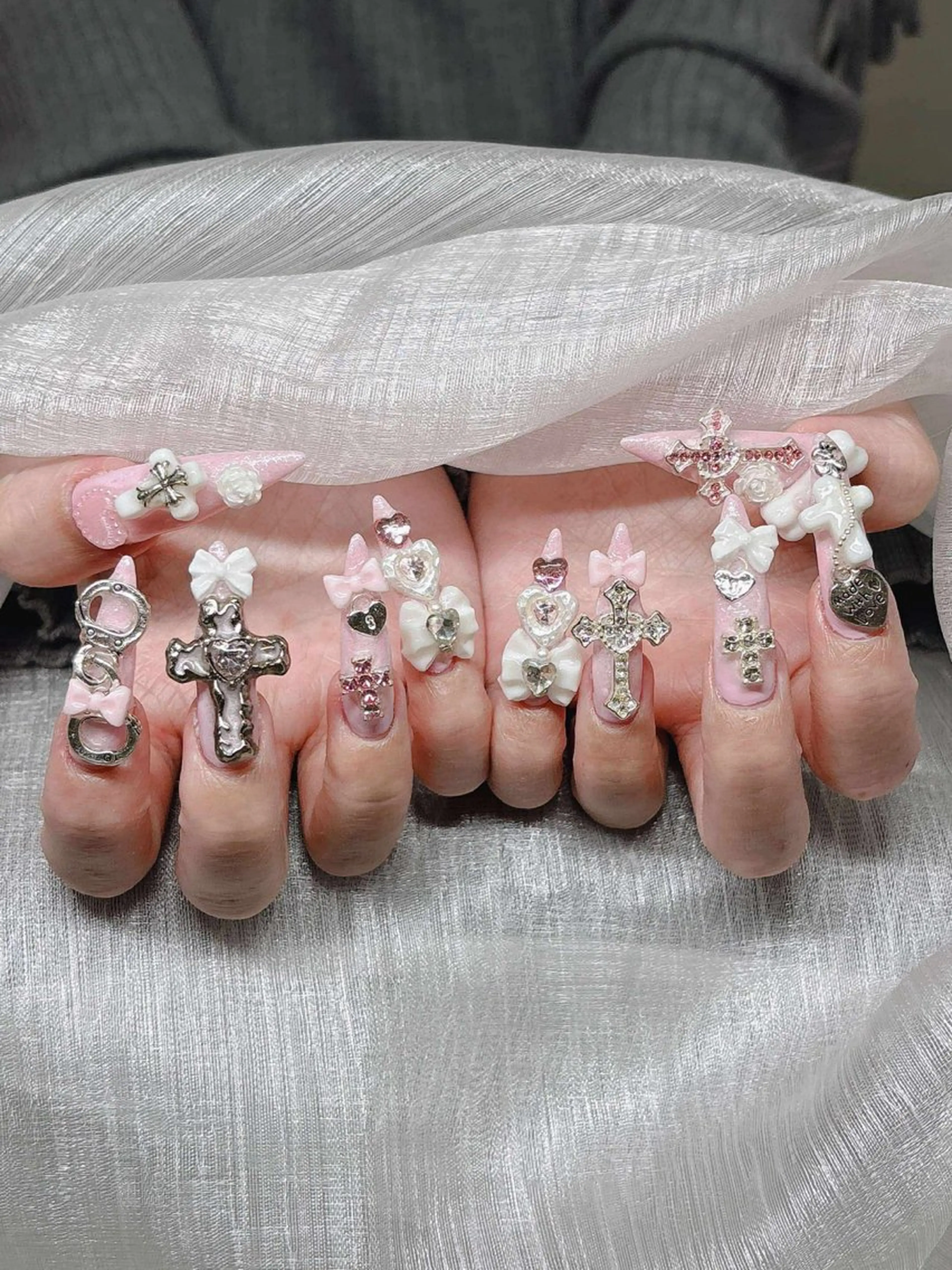 ネイル 長さ出し グラデーション 卒業式 キラキラネイル マグネットネイル ハンドネイル Lee Nailsのネイルデザイン