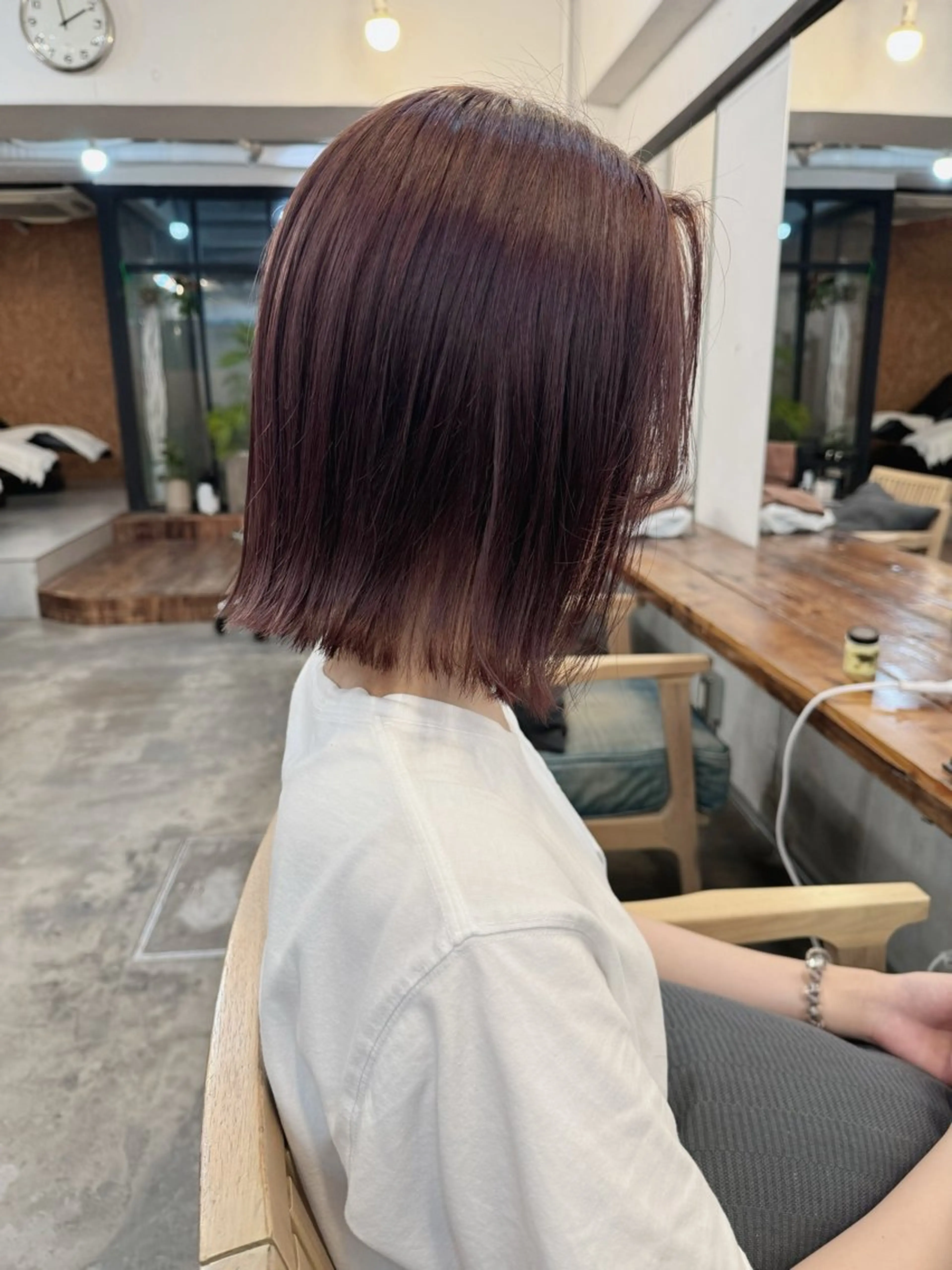 ショート ヘアカラー Farbe所属・顔まわりレイヤー 透明感カラー🩵🩵のヘアスタイル