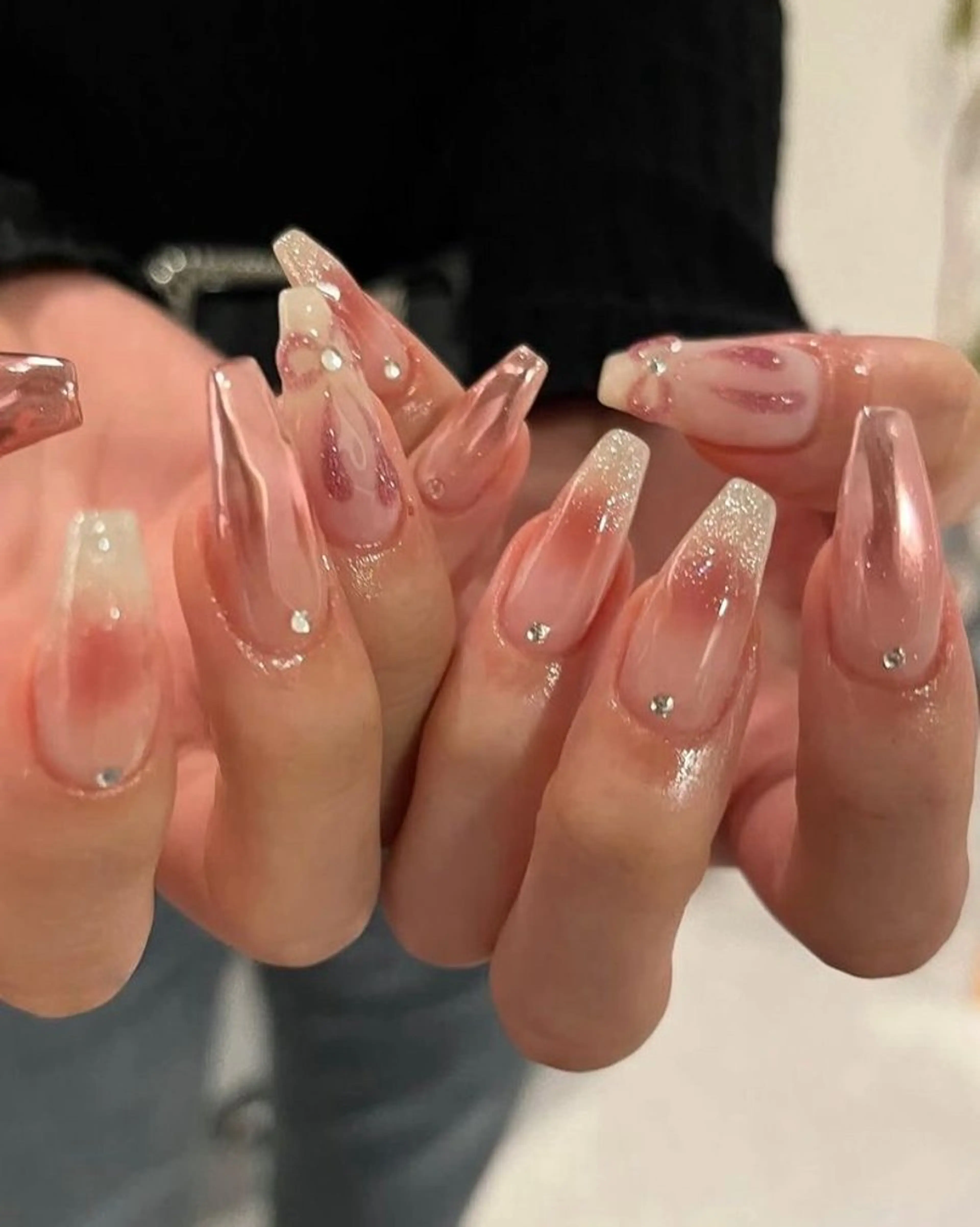 ネイル グラデーション ラメ(グリッター) マグネットネイル ミラーネイル ニュアンスネイル ハンドネイル 波 なみのネイルデザイン