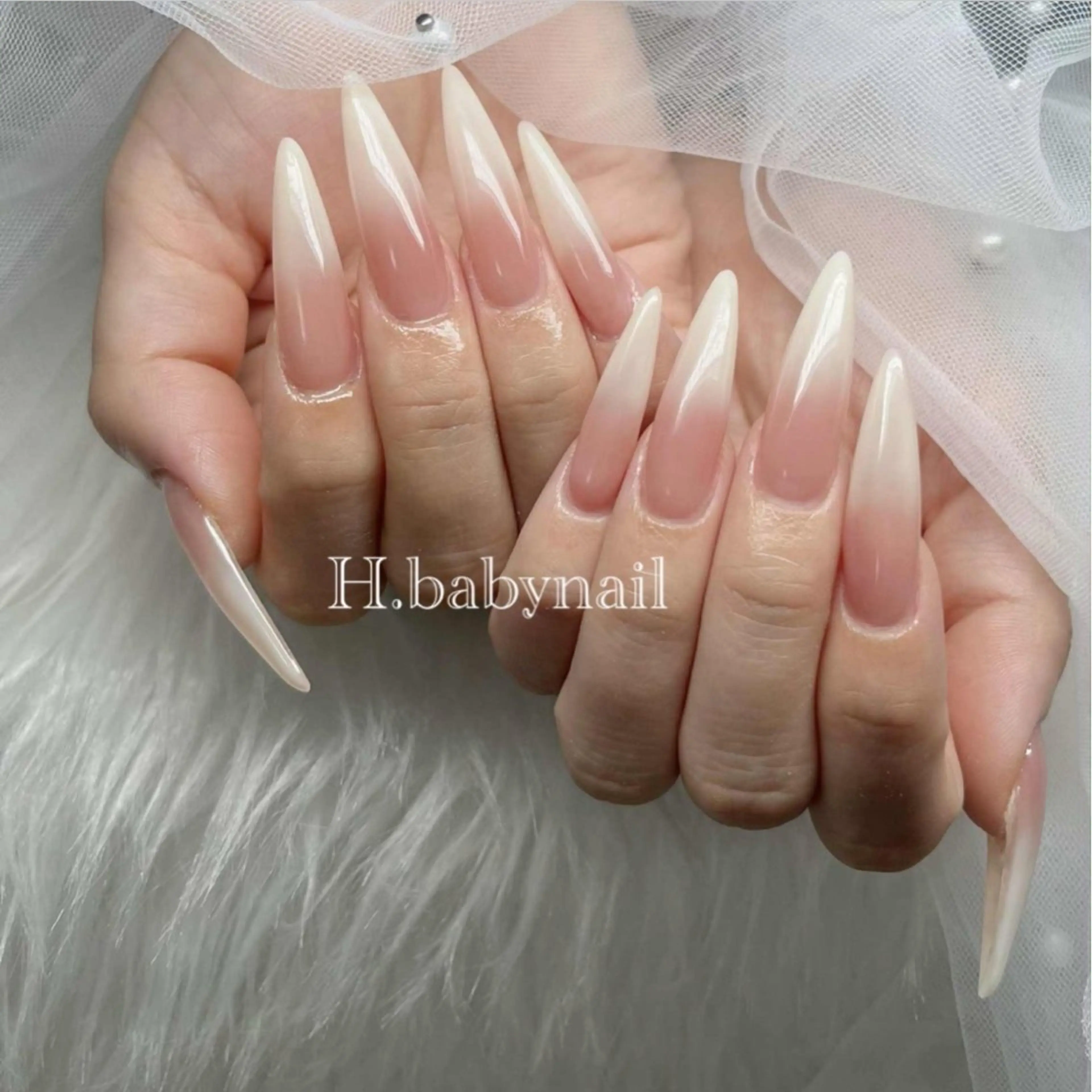 ネイル オーロラネイル フレンチネイル ジェルネイル ハロウィン キラキラネイル ハンドネイル H.baby Nail Salonのネイルデザイン