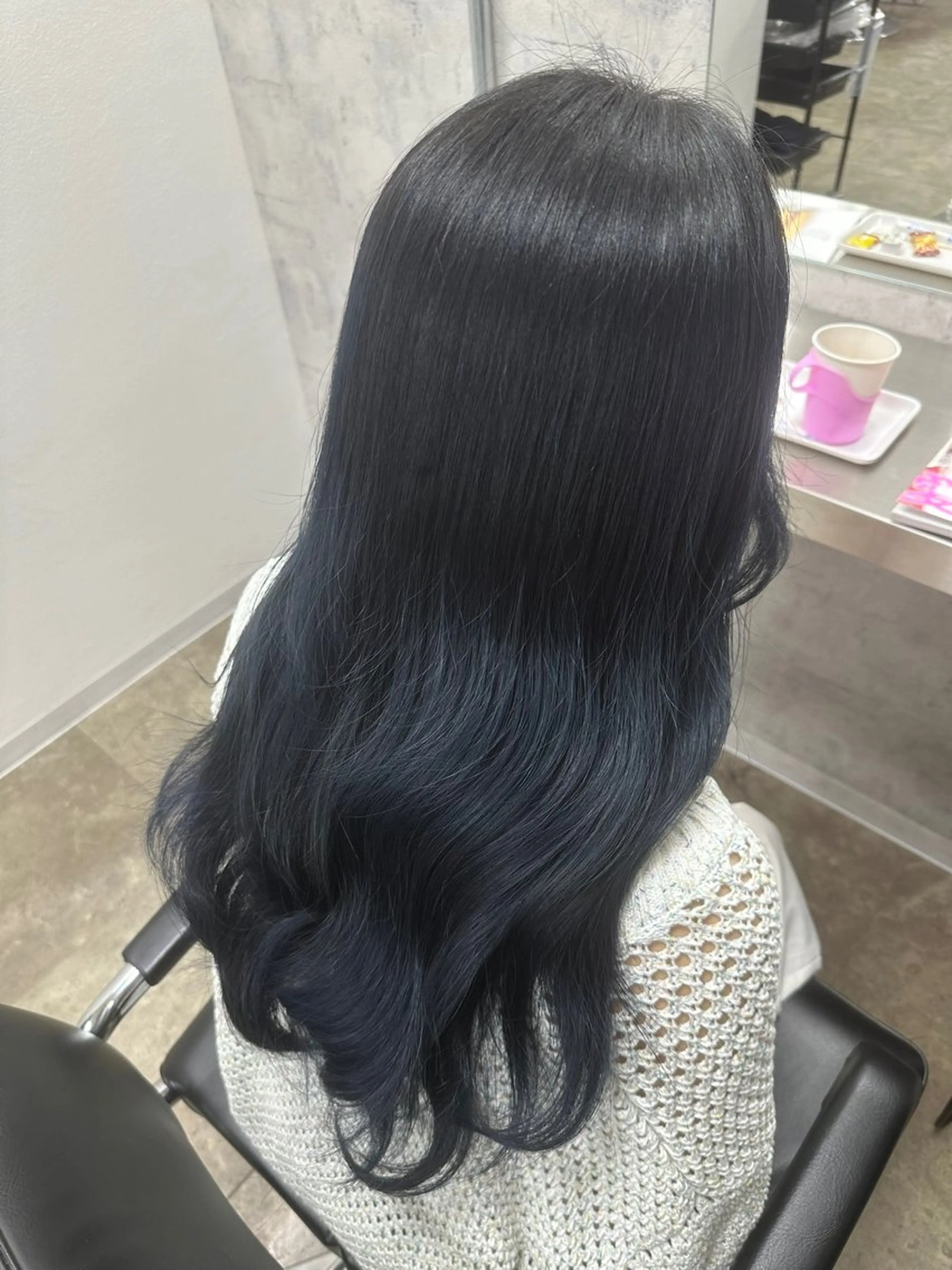 ロング カラー 黒髪 ブリーチ ブルーカラー ブルーブラック Moe by aria所属・飯田 冴のヘアスタイル