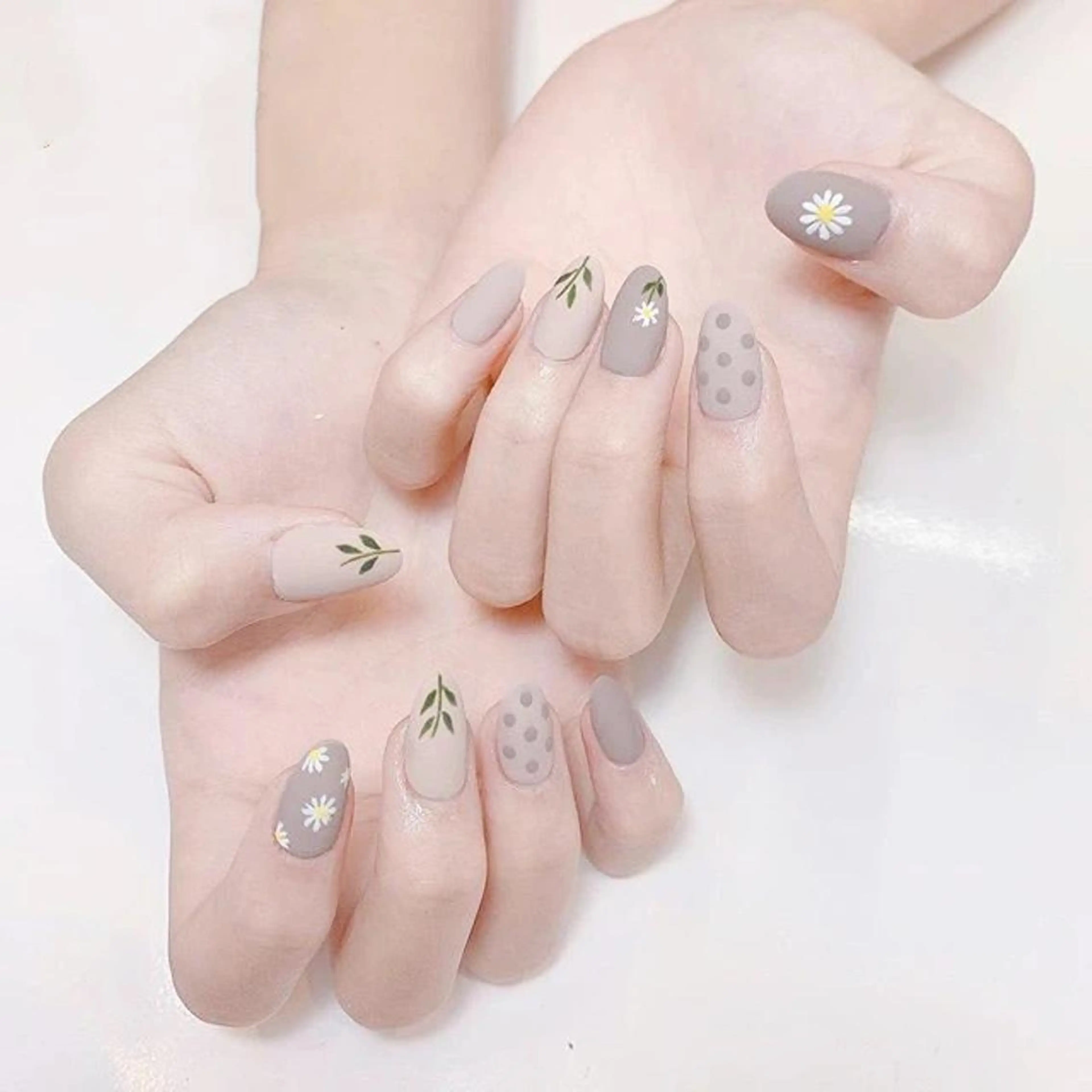 ネイル 🦋ネイルサロン ブラン🌈ゆりのネイルデザイン