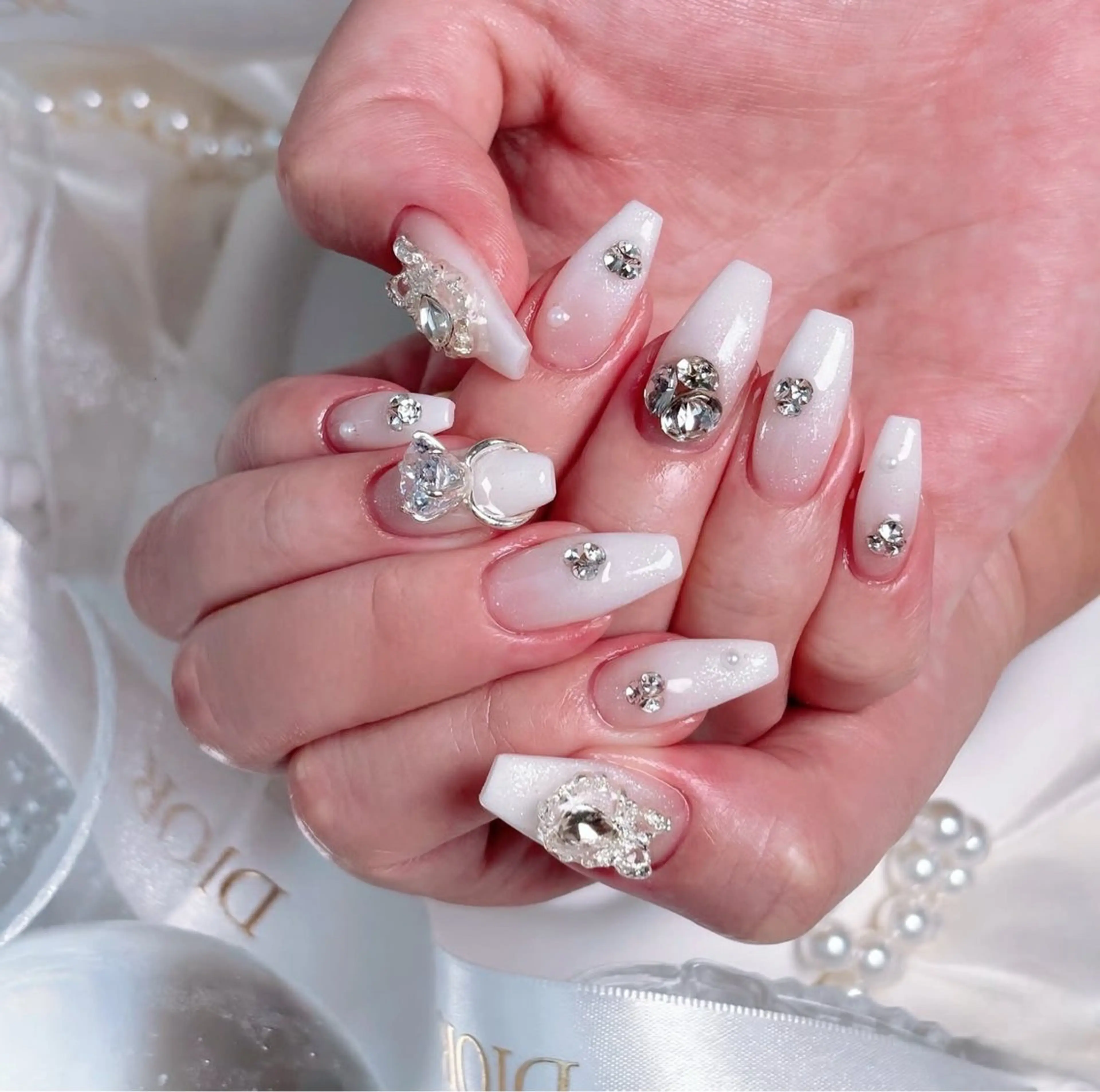 ネイル キラキラネイル マグネットネイル ミラーネイル ニュアンスネイル 春ネイル ハンドネイル Lyna 池袋のネイルデザイン