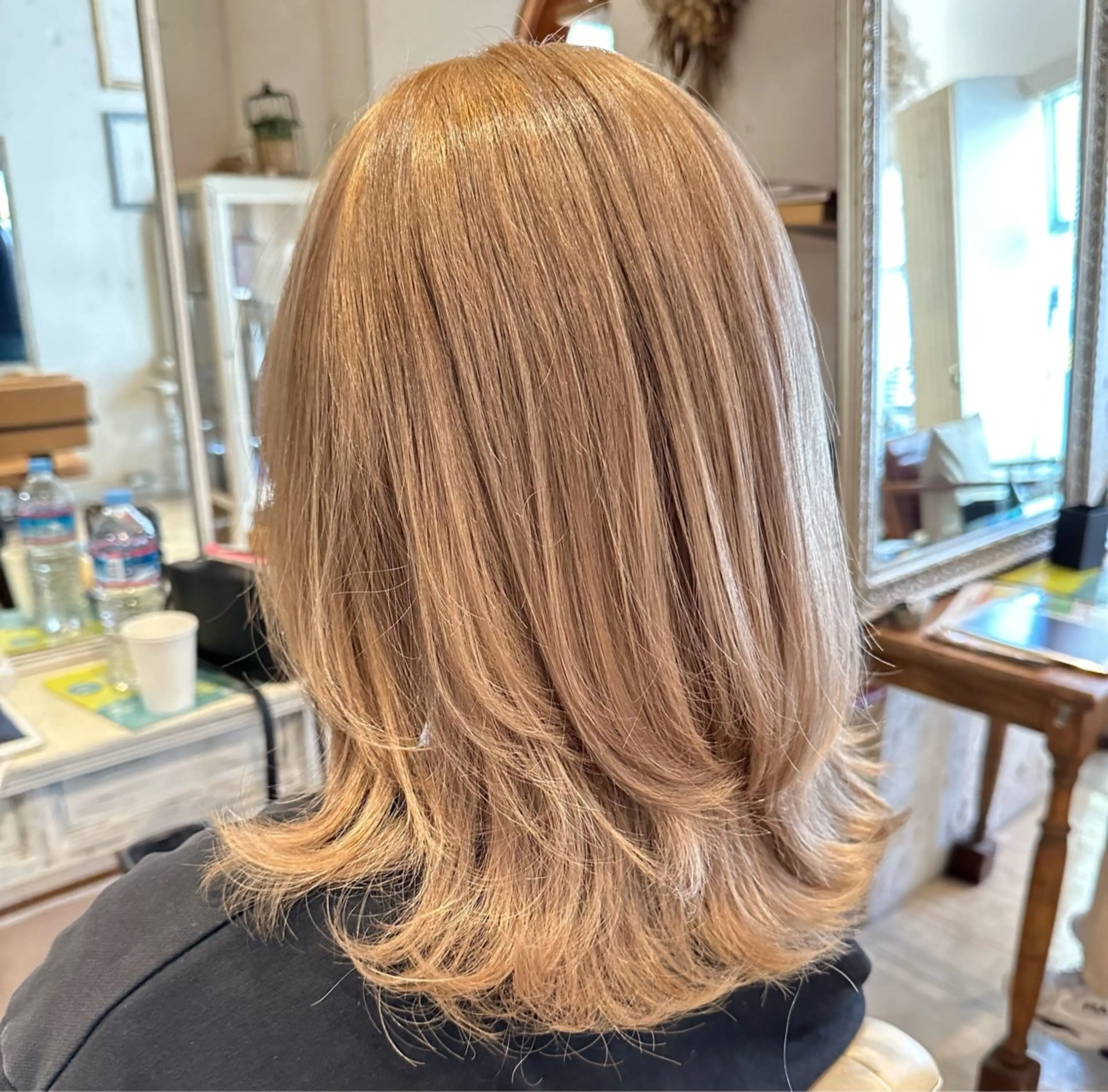 ミディアム カラー ベージュカラー ブリーチ レイヤーカット ヘアカラー Nao 【EIGHT札幌】のヘアスタイル