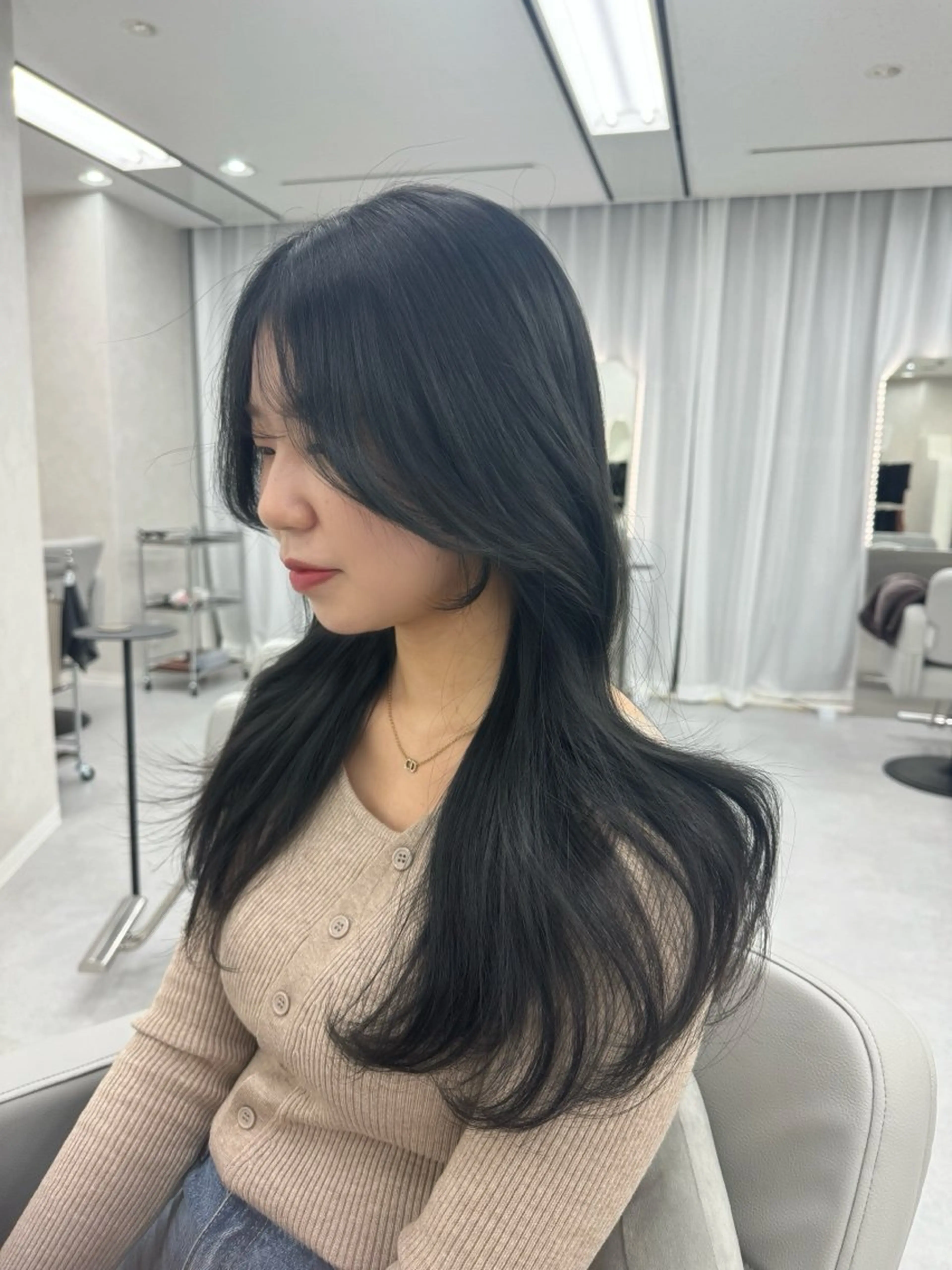 ロング カラー 透明感カラー グレージュ 韓国ヘア特化🇰🇷 心斎橋【ユリカ】のヘアスタイル