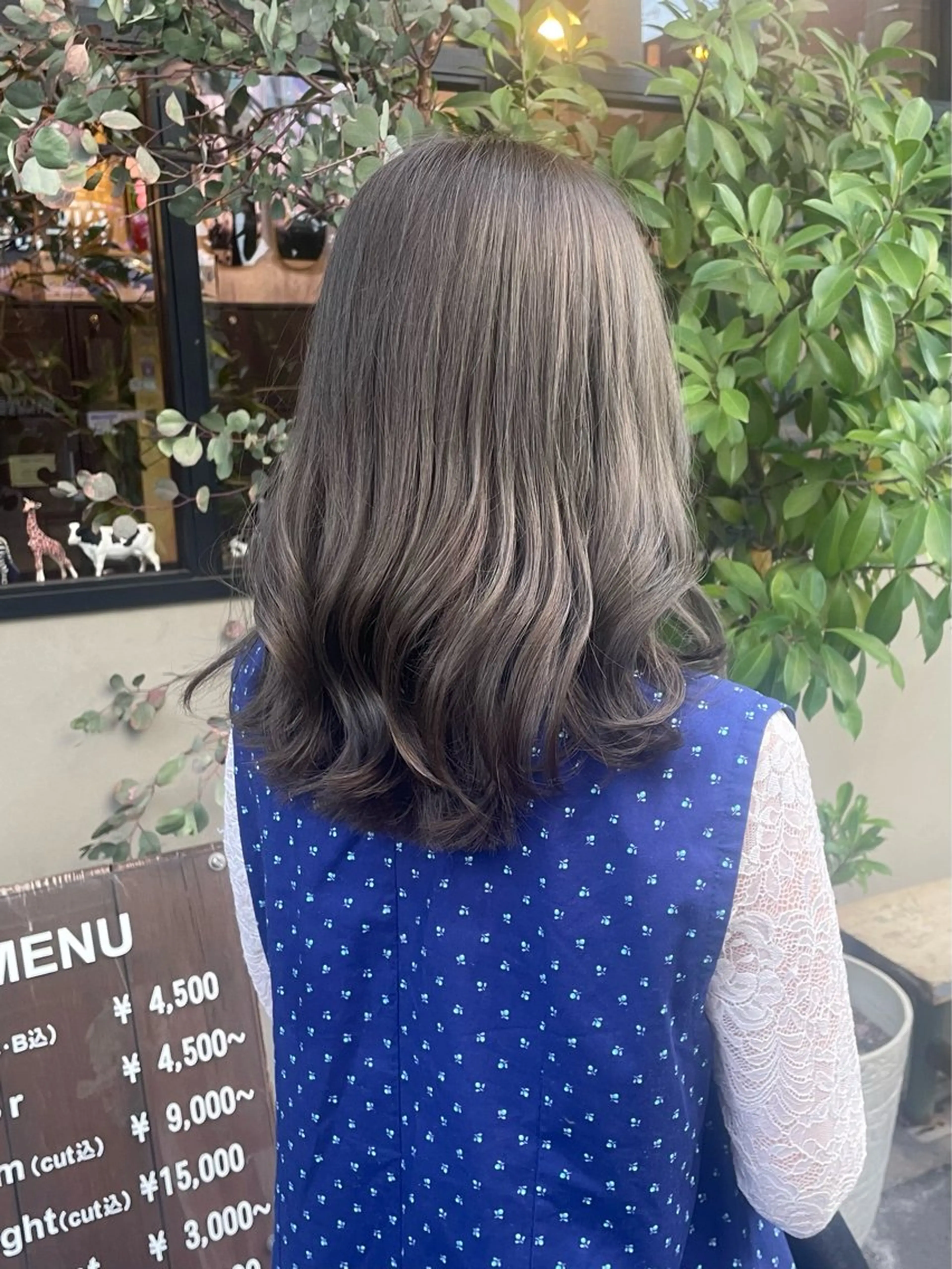 カラー アッシュ アッシュグレー ヘアカラー トリートメント 竹内 春奈のヘアスタイル