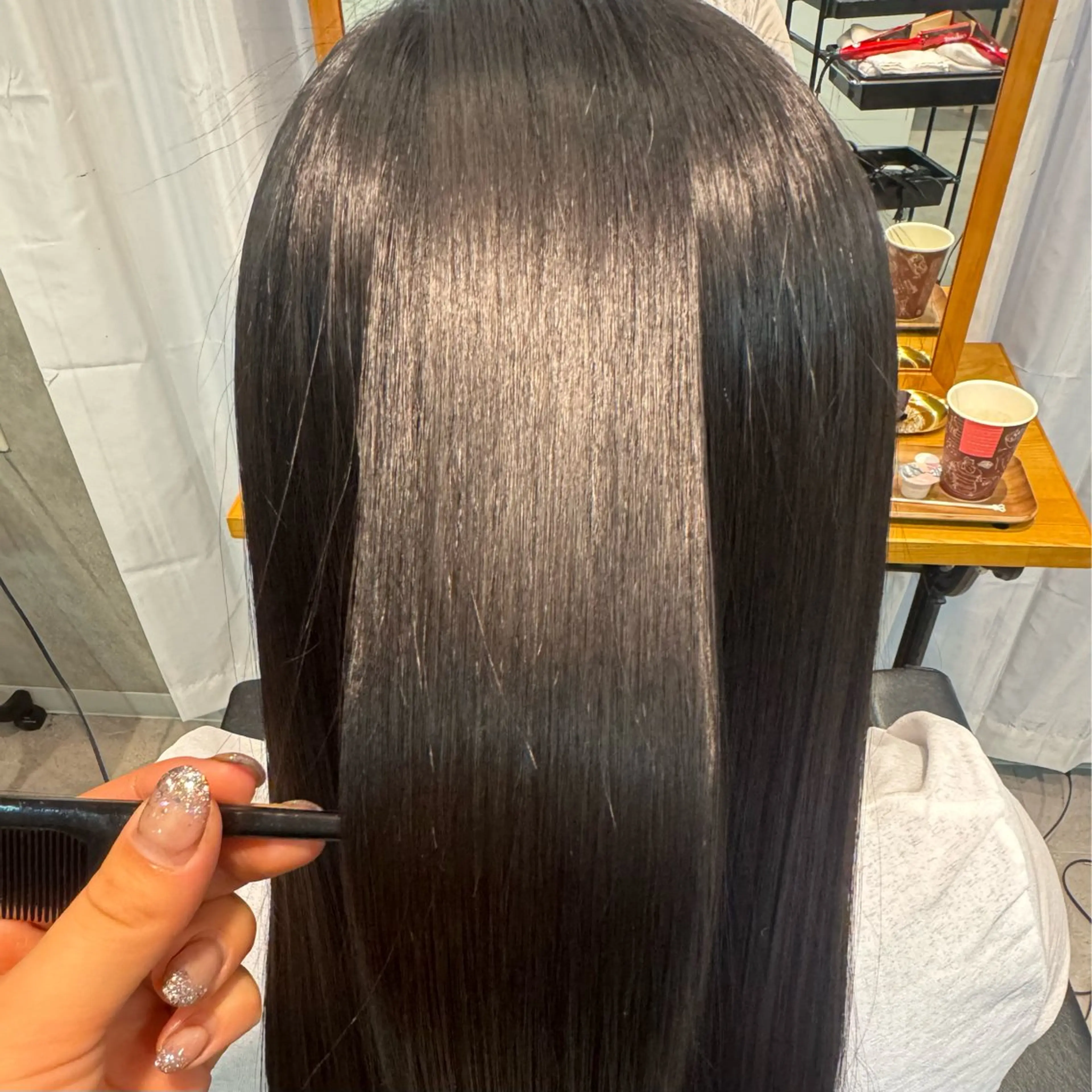 ロング 縮毛矯正 千木良 萌々のヘアスタイル