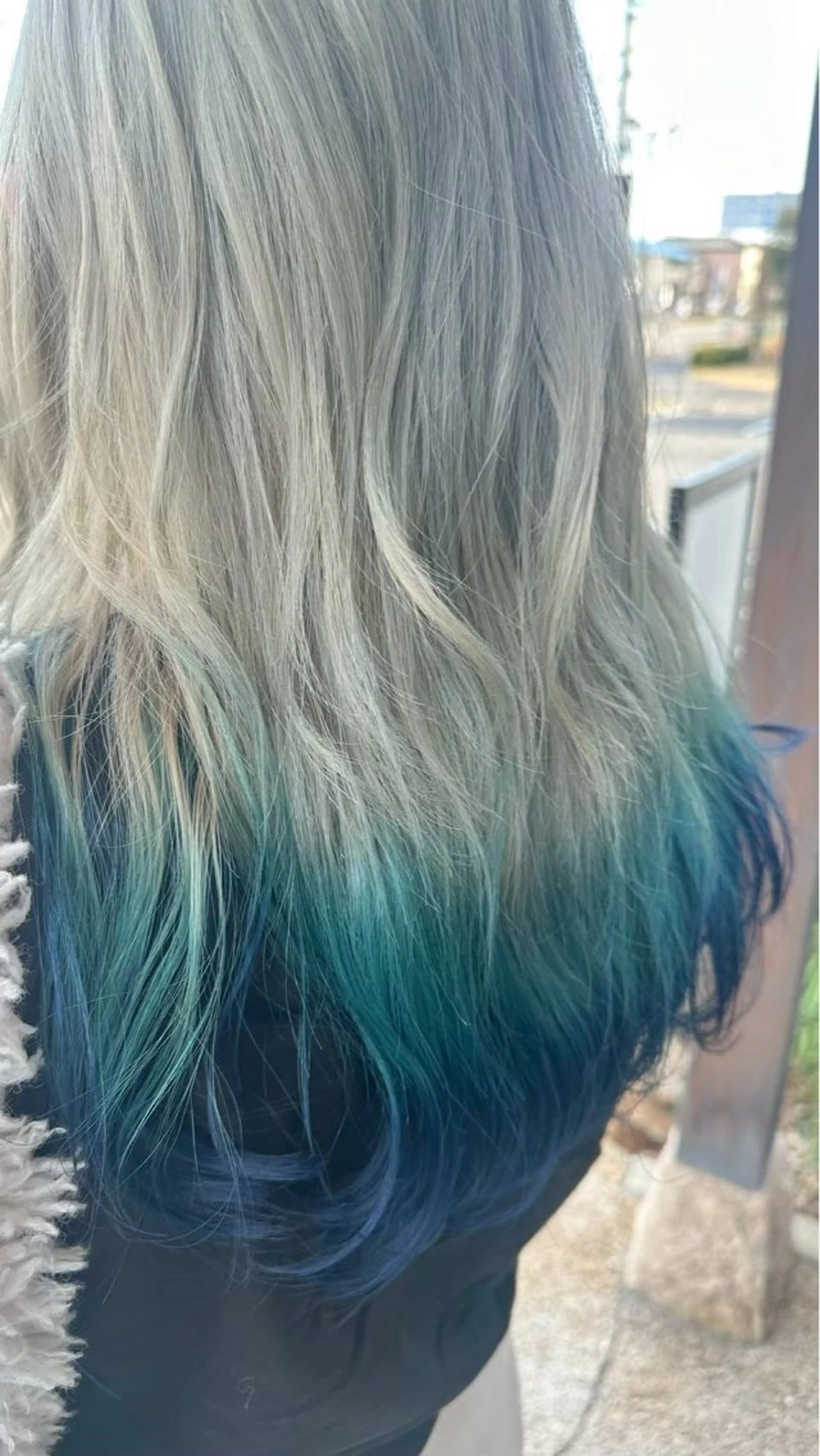 カラー 壁 菜乃葉のヘアスタイル