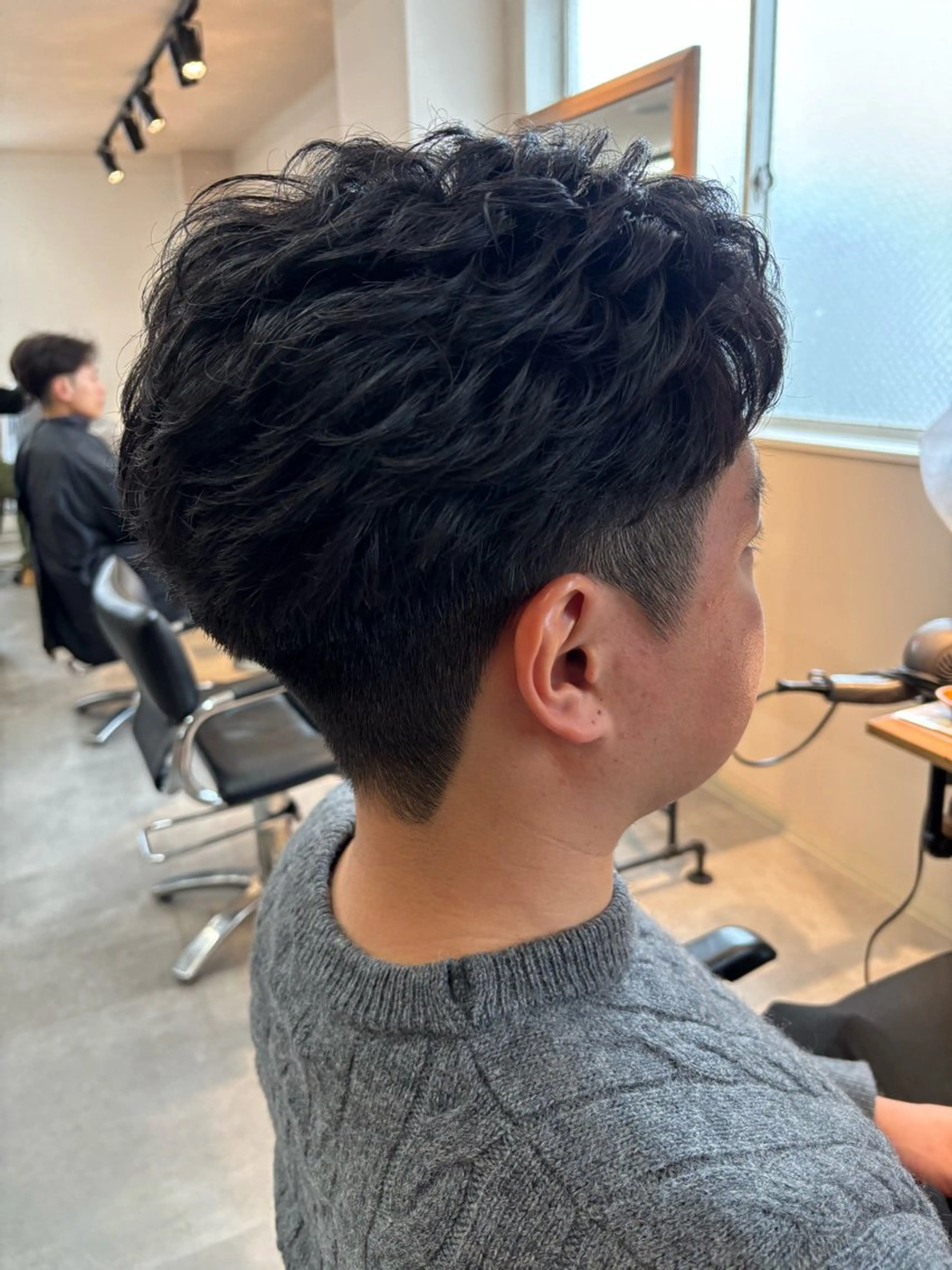 パーマ メンズ ビジネス フェザーパーマ メンズパーマ カット パーマ フェザーパーマ/韓国 /メンズカット/保立のヘアスタイル