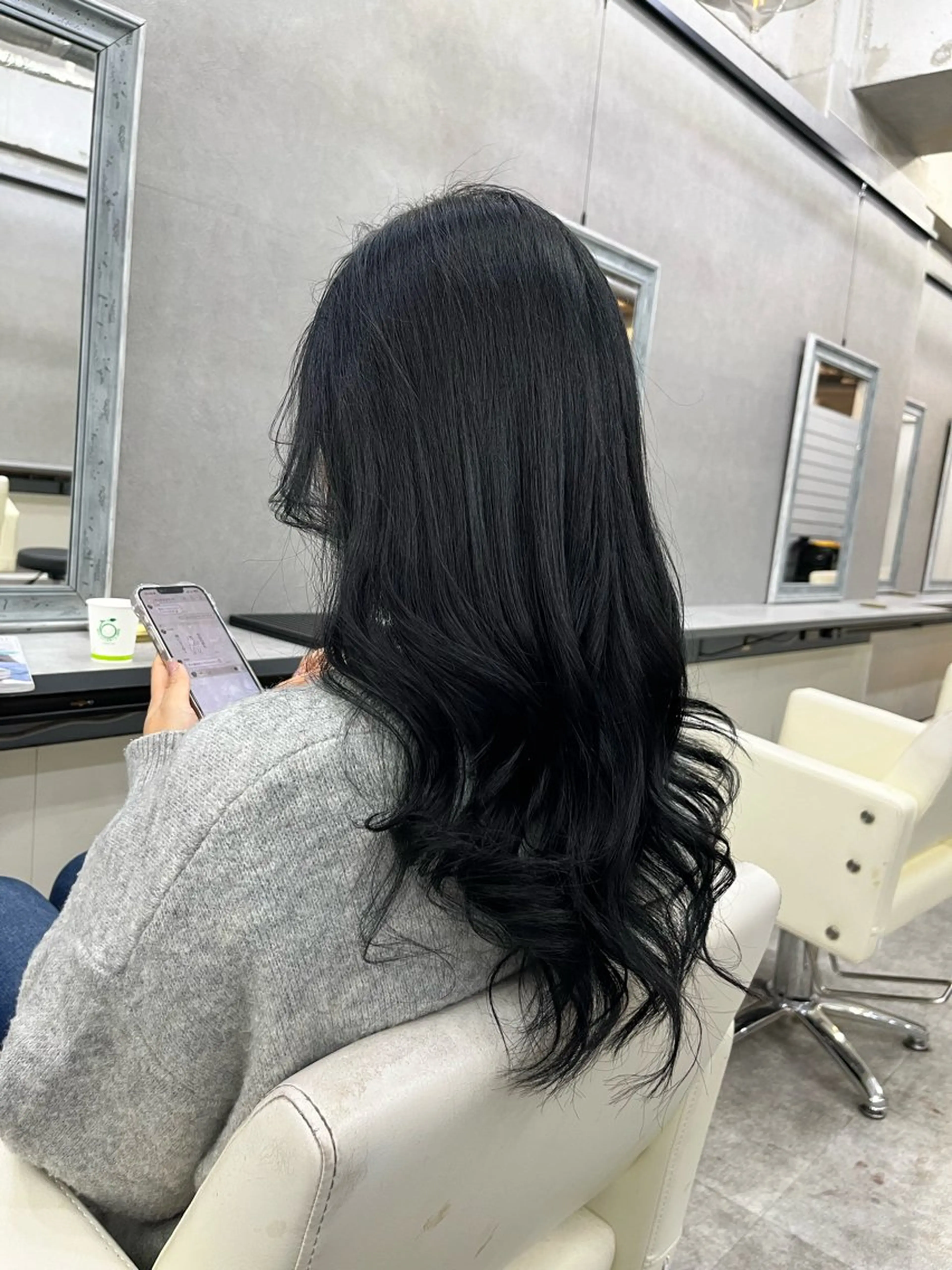 ミディアム カラー 黒髪 グレーブラック トリートメント 柔らかいヘアカラー 大成のヘアスタイル