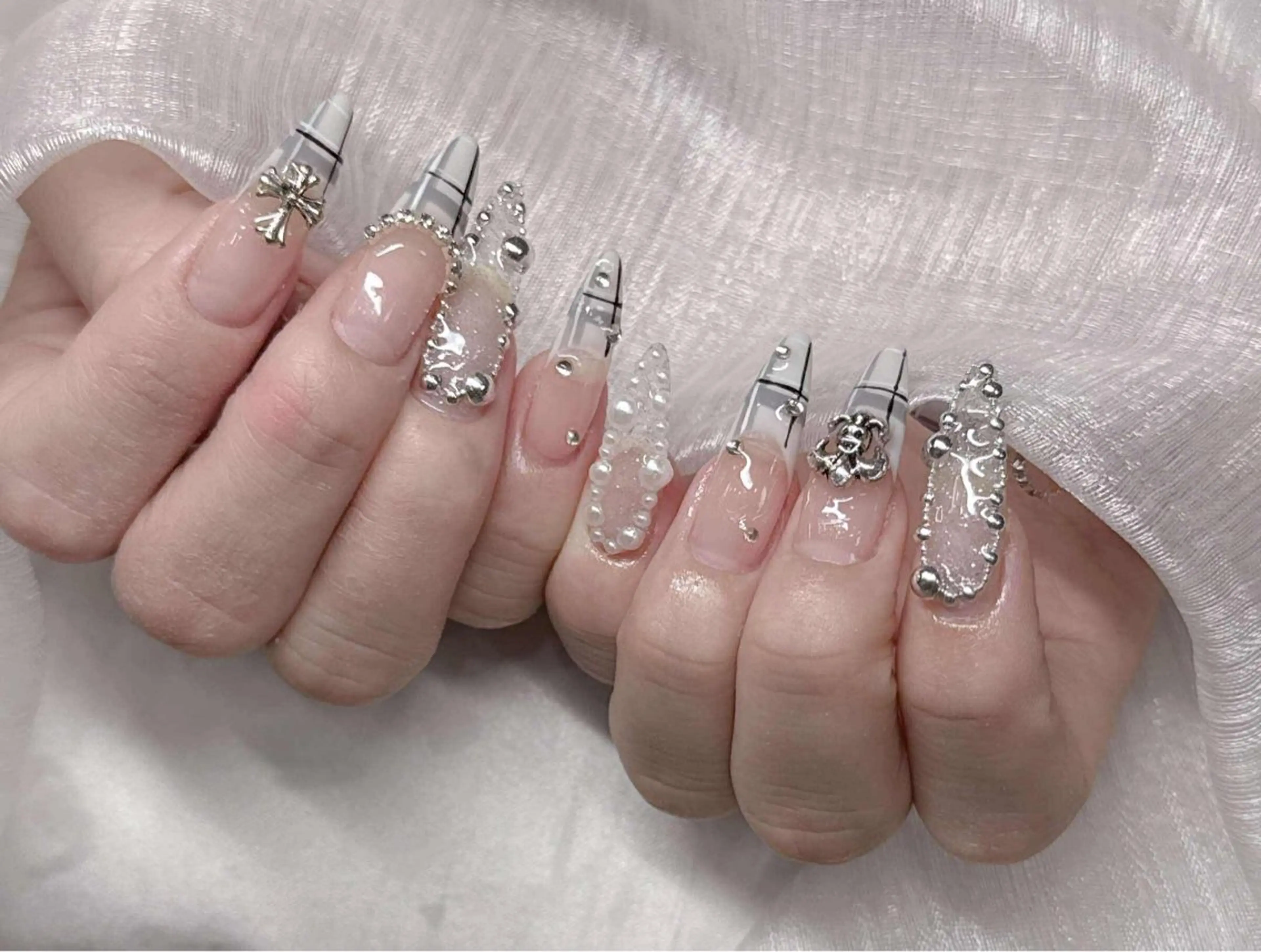 ネイル 長さ出し グラデーション 卒業式 キラキラネイル マグネットネイル ハンドネイル Lee Nailsのネイルデザイン