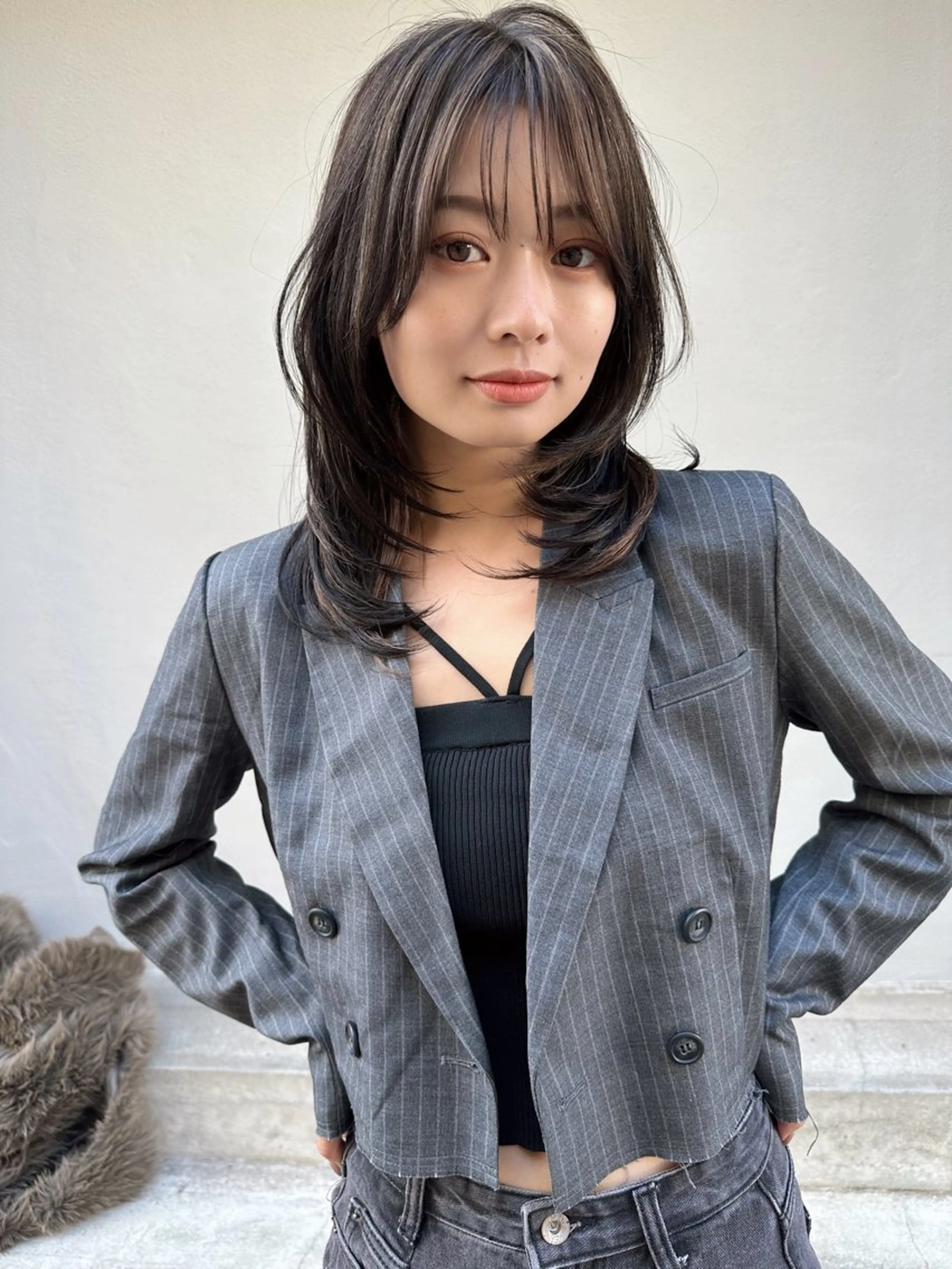 セミロング 鎌倉 彩のヘアスタイル