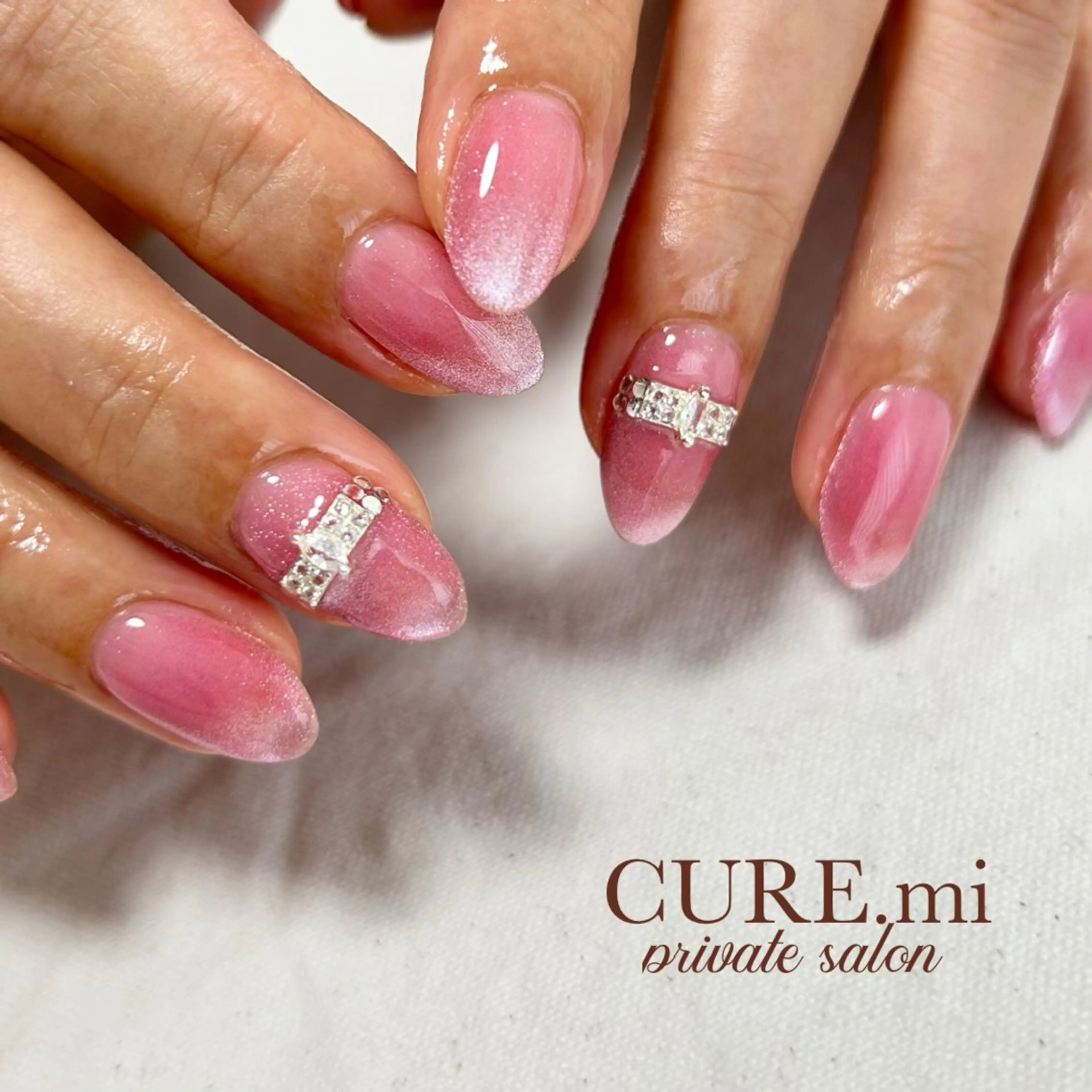 ネイル キラキラネイル マグネットネイル ピンク 春ネイル ハンドネイル ハンドケア 伊藤 美香のその他イメージ