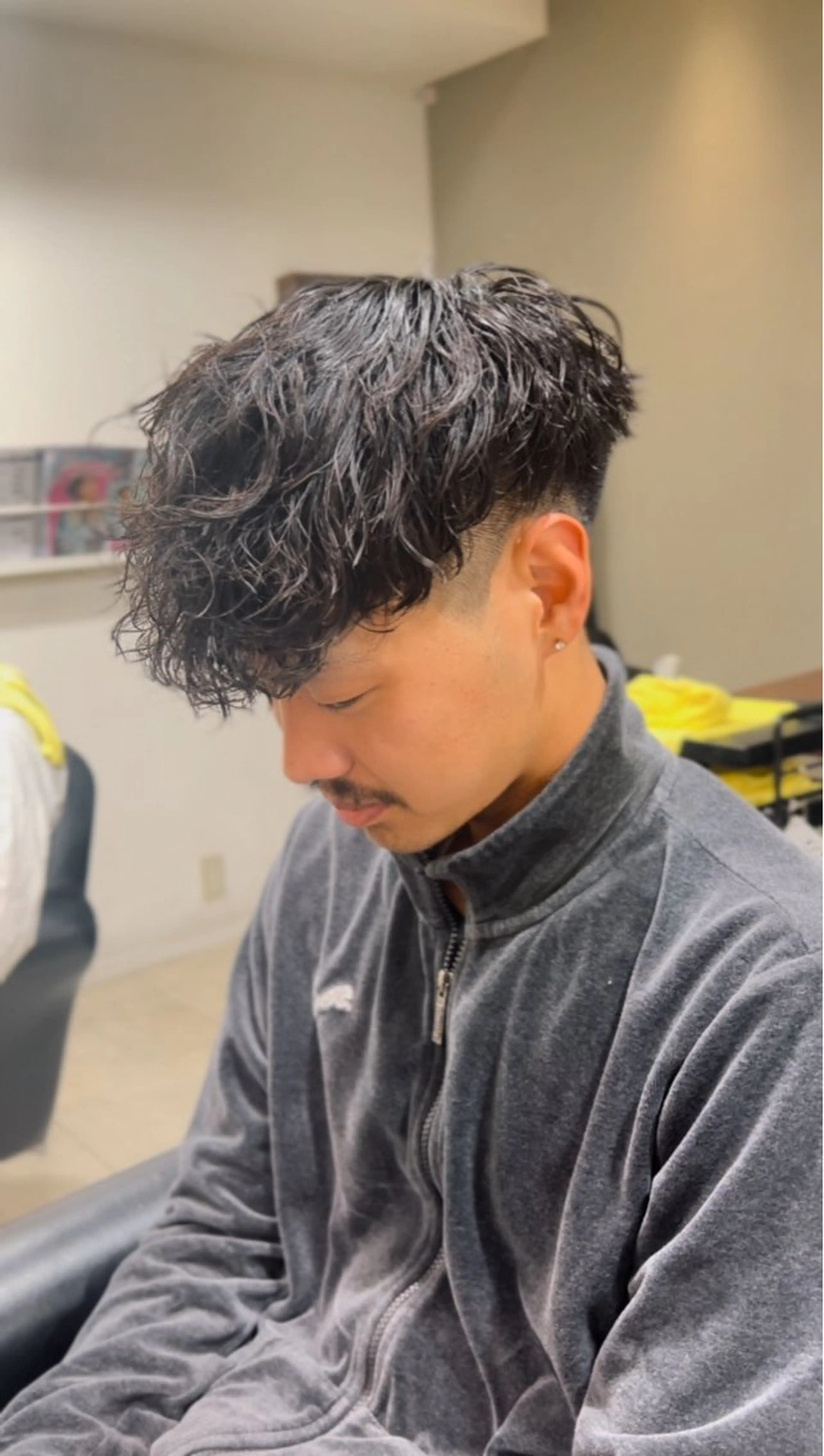 パーマ メンズ メンズパーマ スペインカール カット パーマ 心斎橋バレイヤージュ 小林勝貴のヘアスタイル