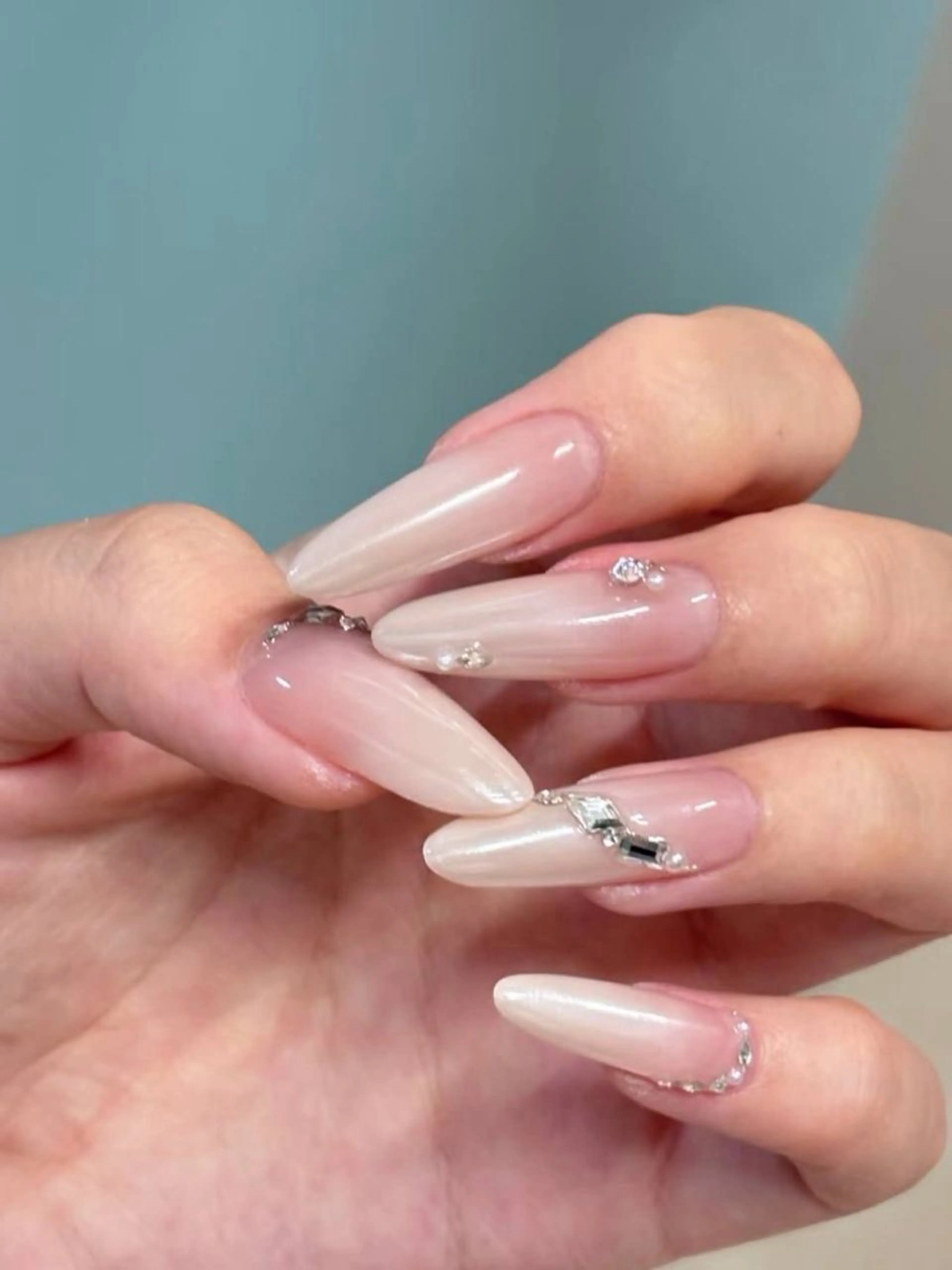 ネイル フレンチネイル キラキラネイル 韓国ネイル シンプルネイル ワンホンネイル ハンドネイル MEI Nailのネイルデザイン