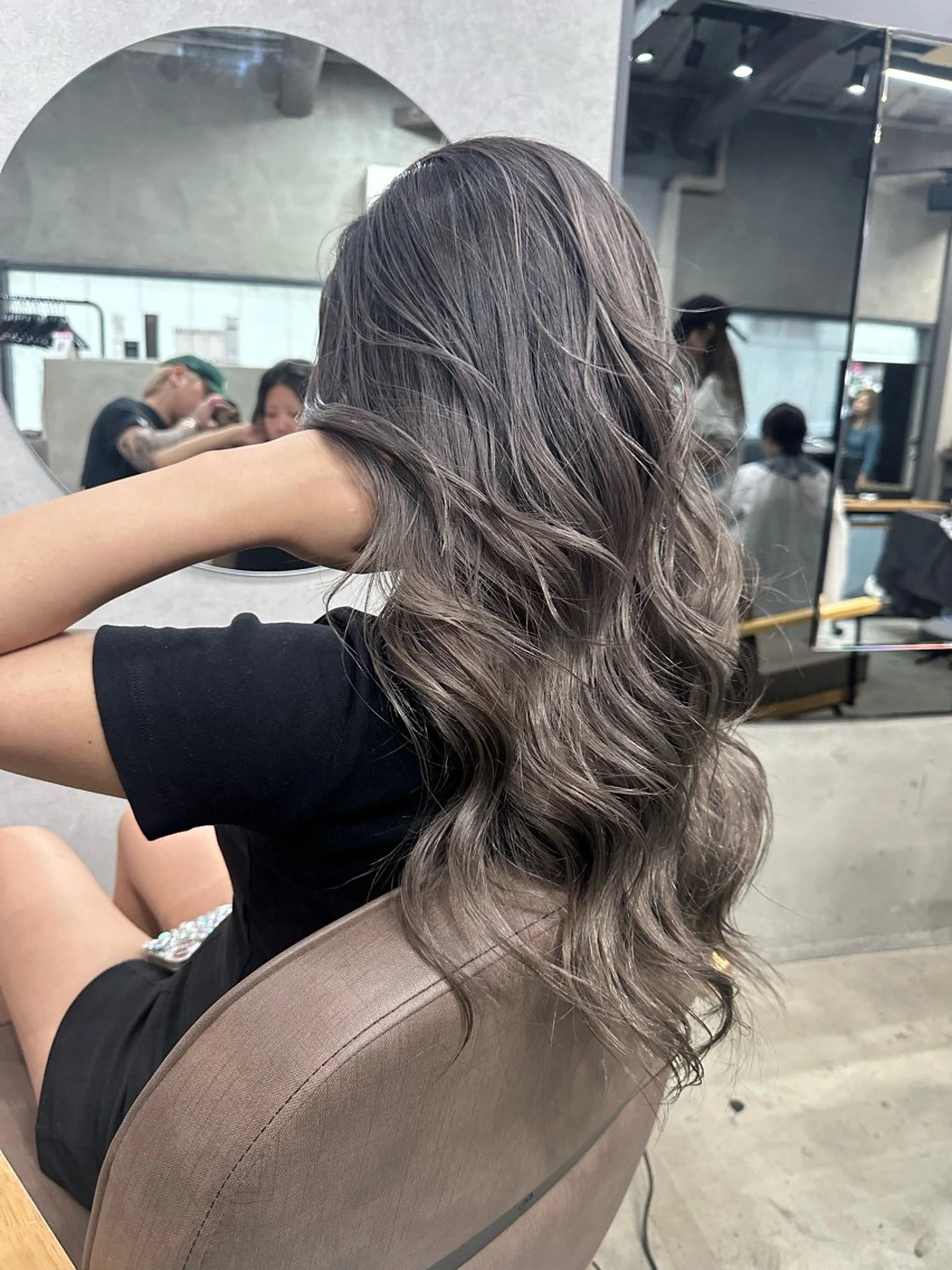 ロング カラー バレイヤージュ レイヤーカット カット ヘアカラー トリートメント AiM エイム　韓国レイヤーのヘアスタイル