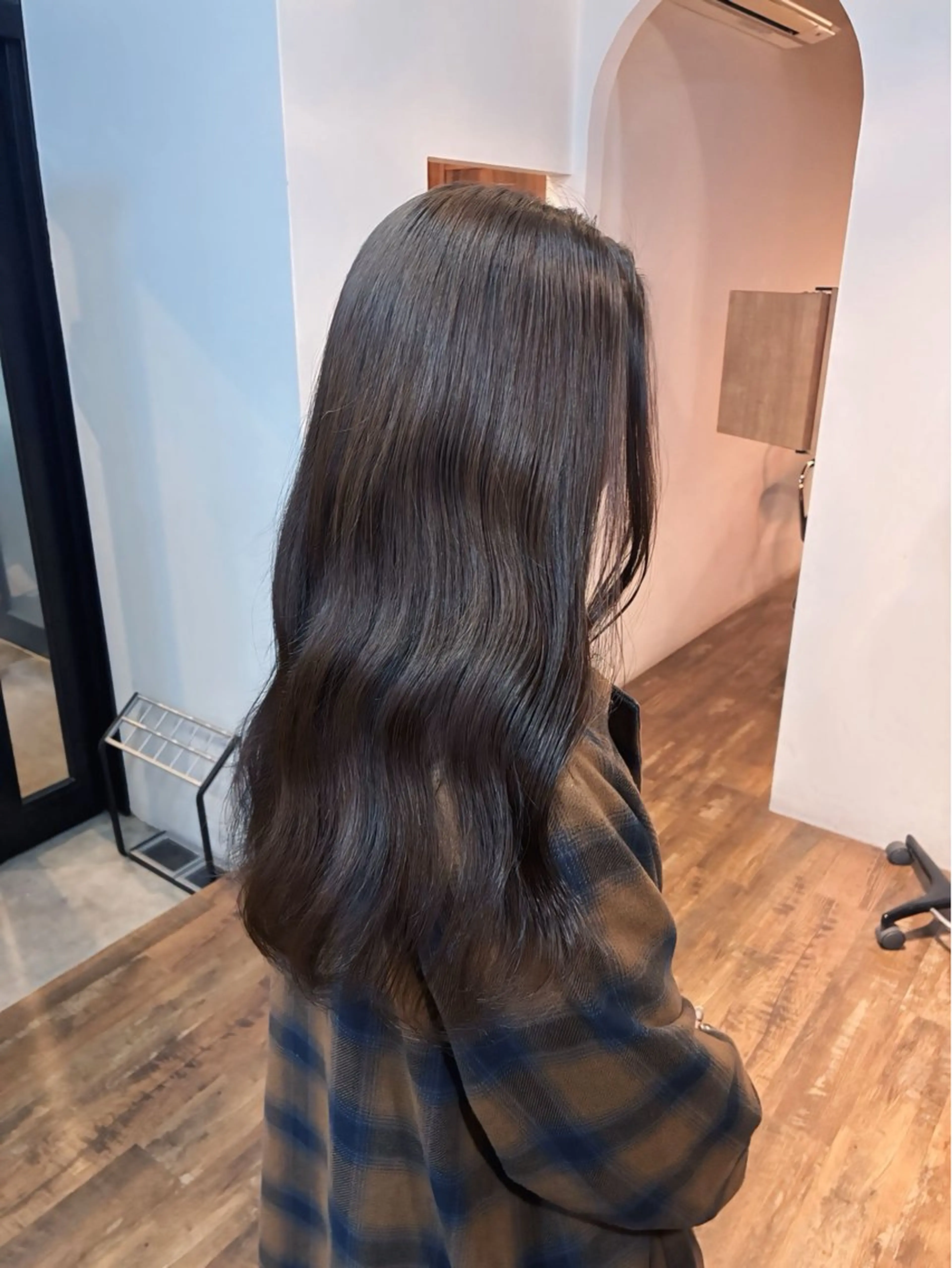 ロング カラー ベージュカラー 透明感カラー ラベンダーカラー オリーブベージュ くびれヘア カット ヘアカラー SEIRA🤍 レイヤーカットのヘアスタイル