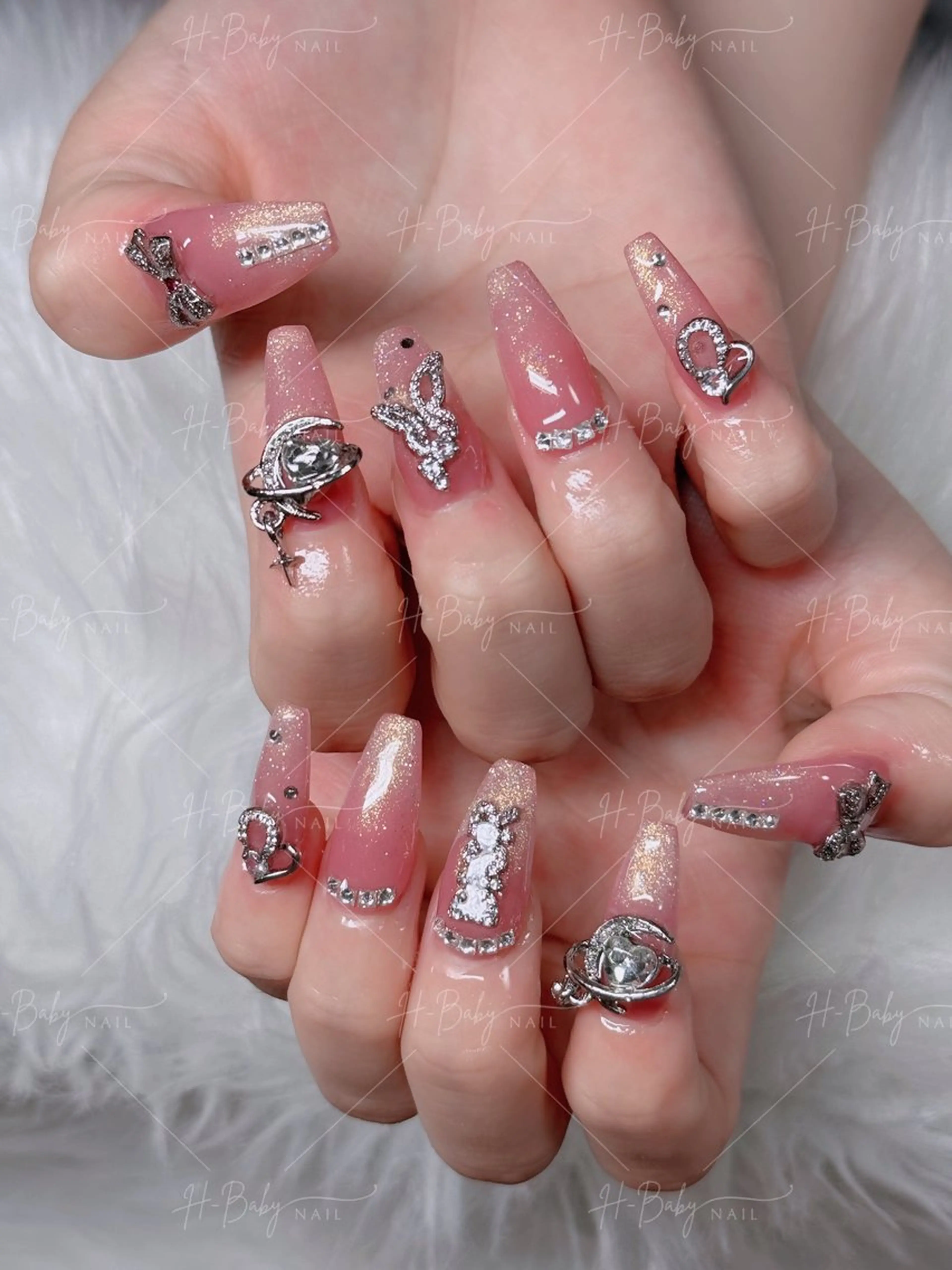 ネイル フレンチネイル ジェルネイル ハロウィン キラキラネイル 韓国ネイル H.baby Nail Salonのネイルデザイン