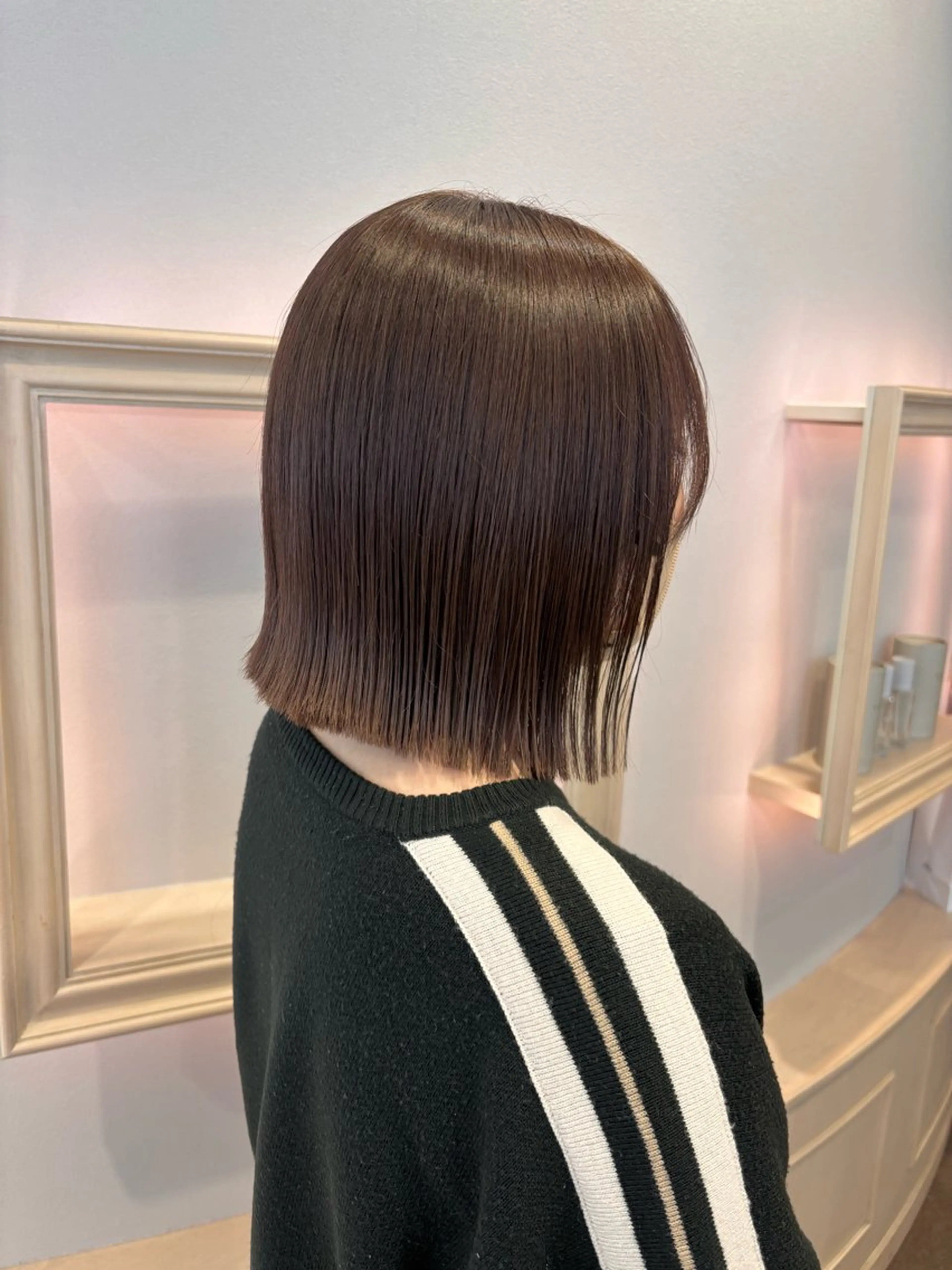 ショート カラー 切りっぱなしボブ ベージュカラー ブリーチ 透明感カラー ダブルカラー カット ヘアカラー トリートメント サソウ ユリエ🥥のヘアスタイル