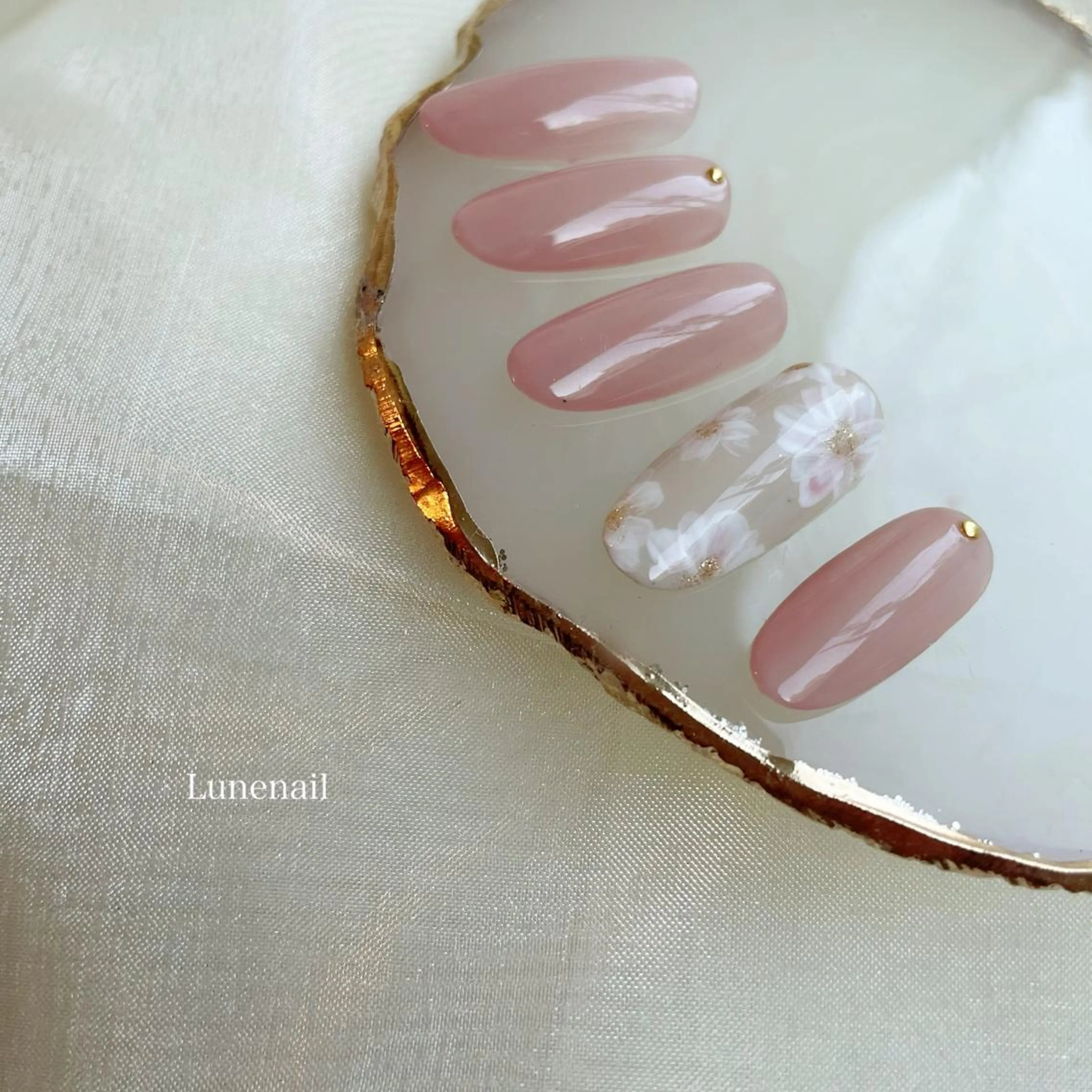 ミディアム Lunenail所属・Lune nailのネイルデザイン