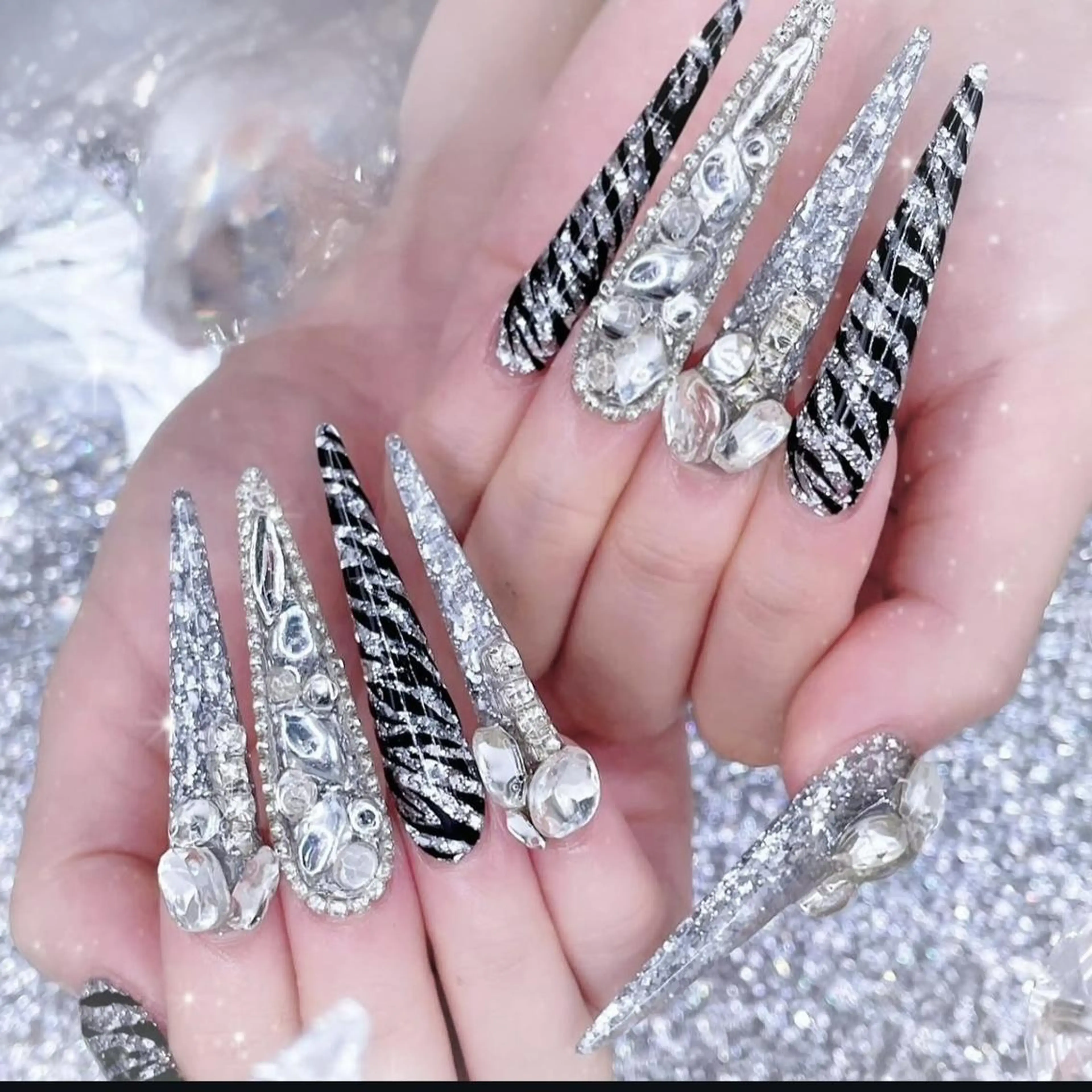 メンズ ネイル メンズ韓国風 アートネイル フレンチネイル ジェルネイル キラキラネイル Bloom kabukiのネイルデザイン