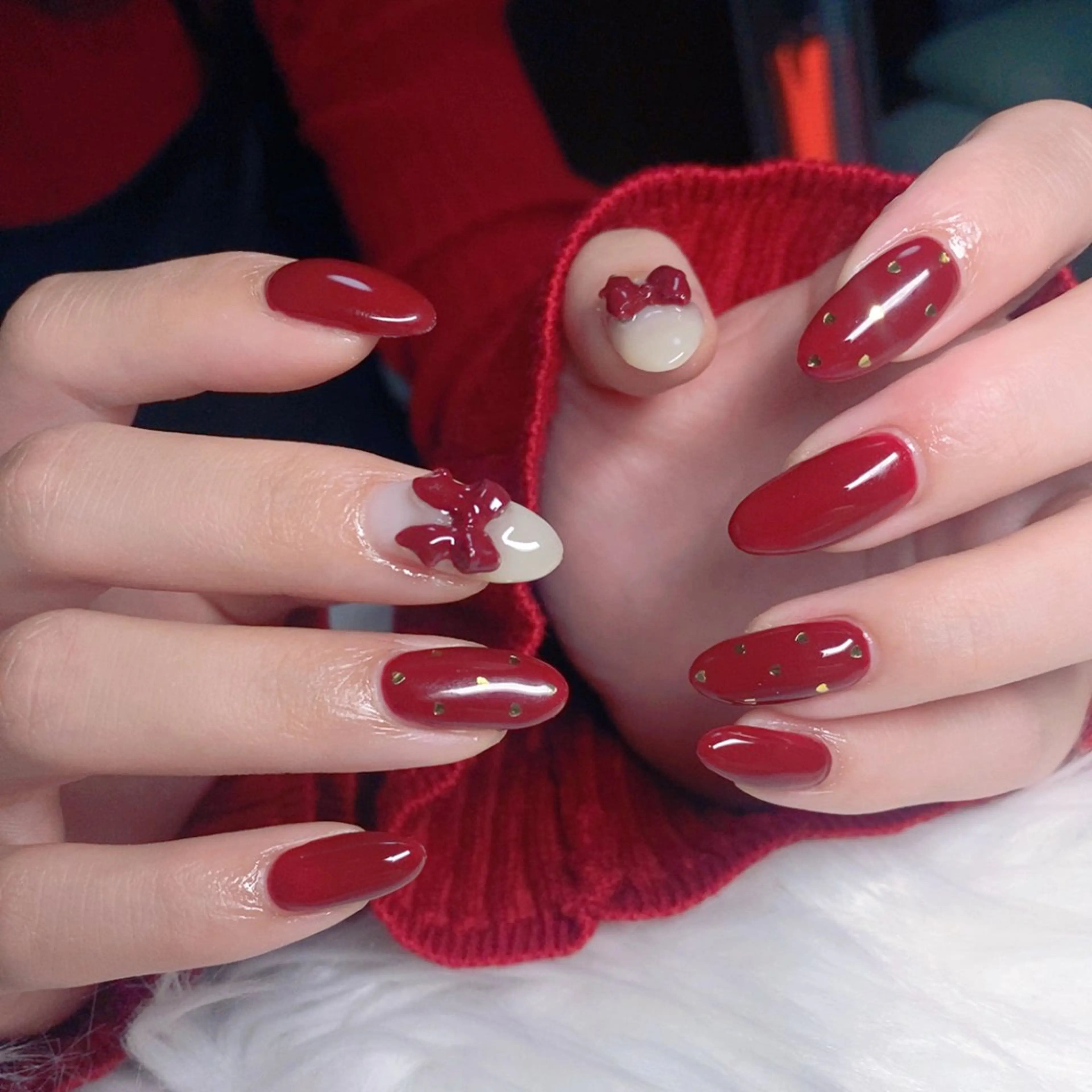 ネイル ハート ニュアンスネイル 赤色 リボン 冬ネイル ハンドネイル Nail Yunaのネイルデザイン