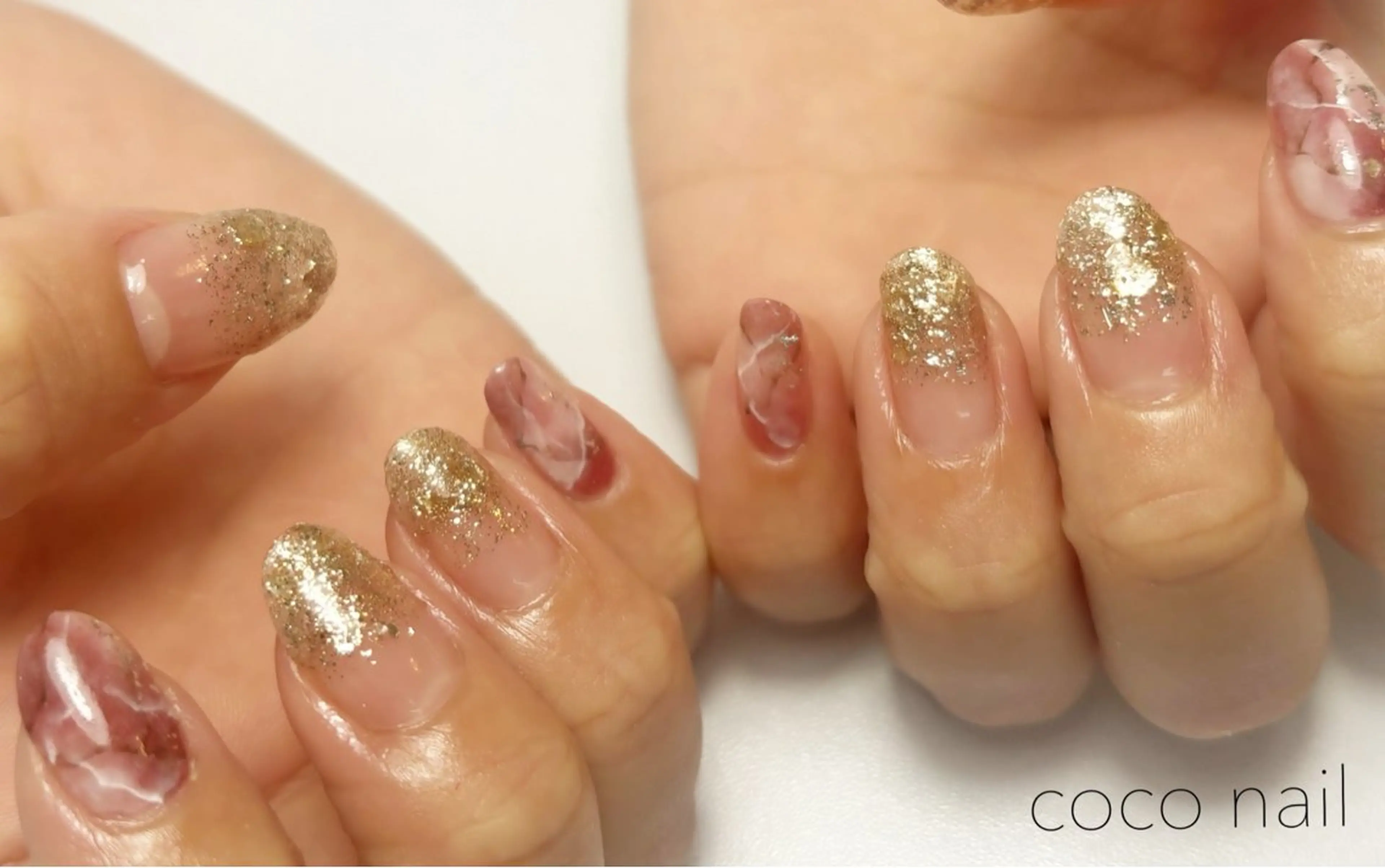ネイル ゴールド ラメ(グリッター) 大理石ネイル(マーブル) ニュアンスネイル ハンドネイル coconail kanaのネイルデザイン