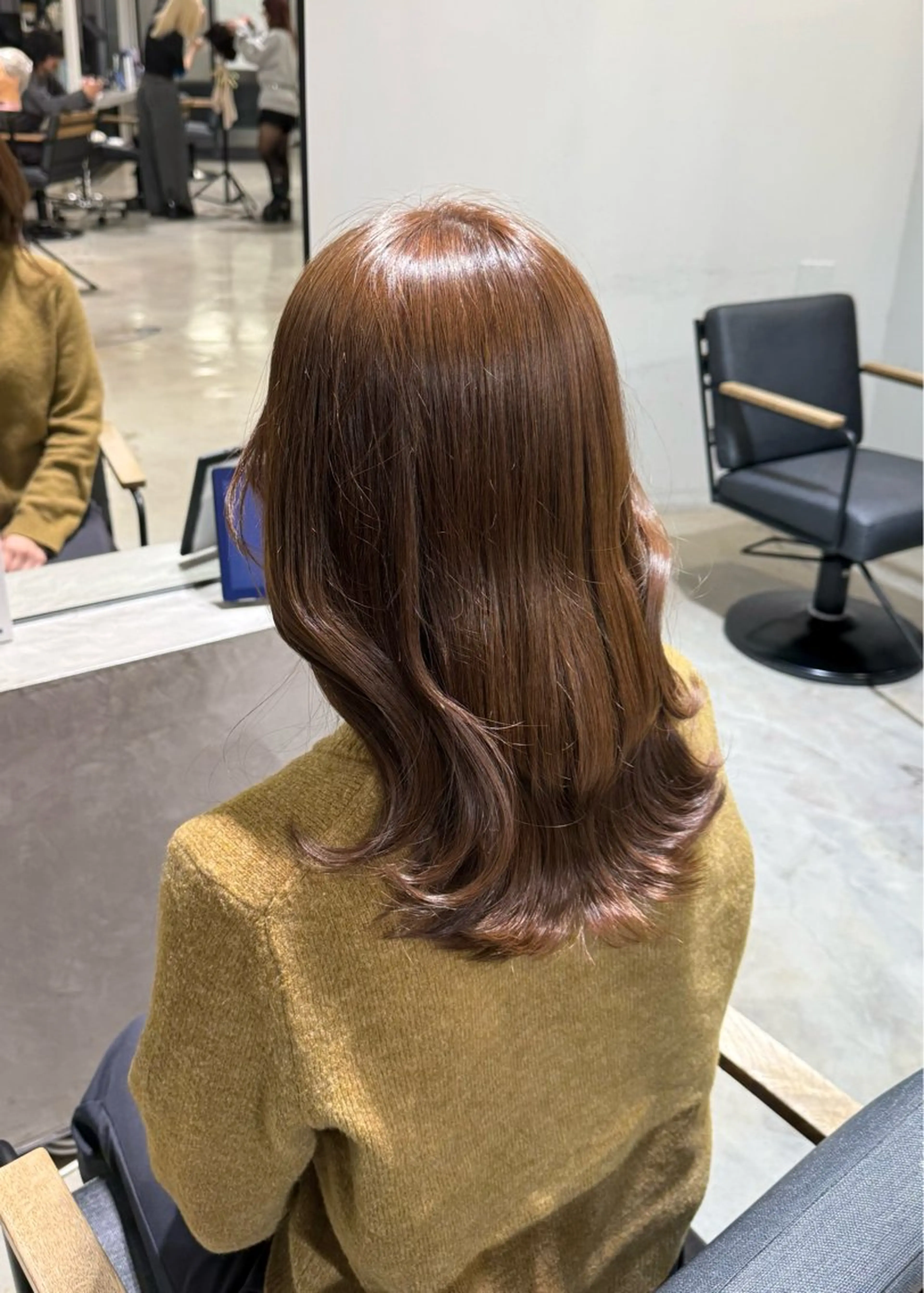 セミロング カラー 韓国ヘア/透明感カラ ー/メンズレディースのヘアスタイル