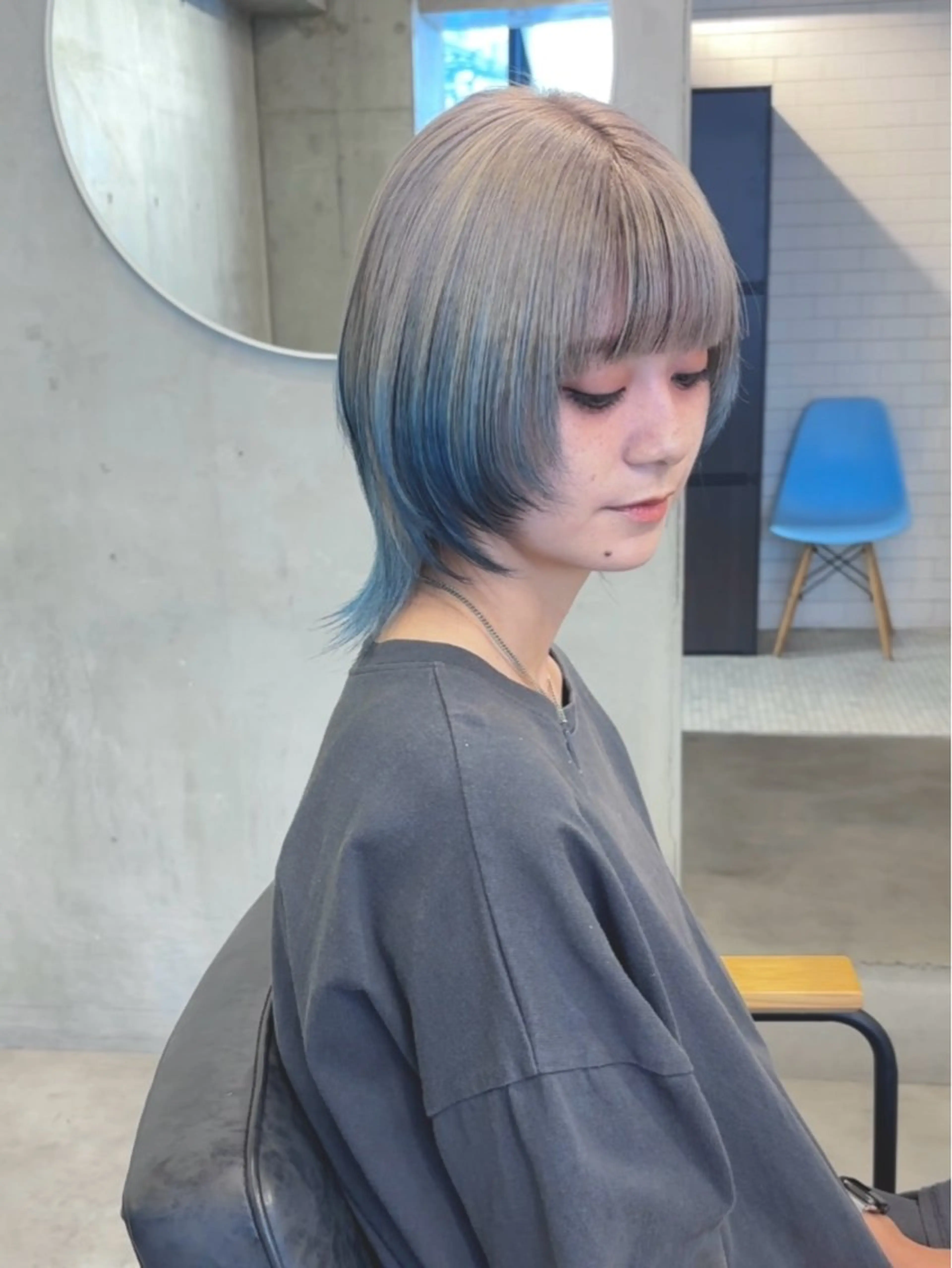 ミディアム カラー ブリーチ ケアブリーチ グラデーションカラー ウルフカット NOVEL-DAYS所属・井上 唯のヘアスタイル