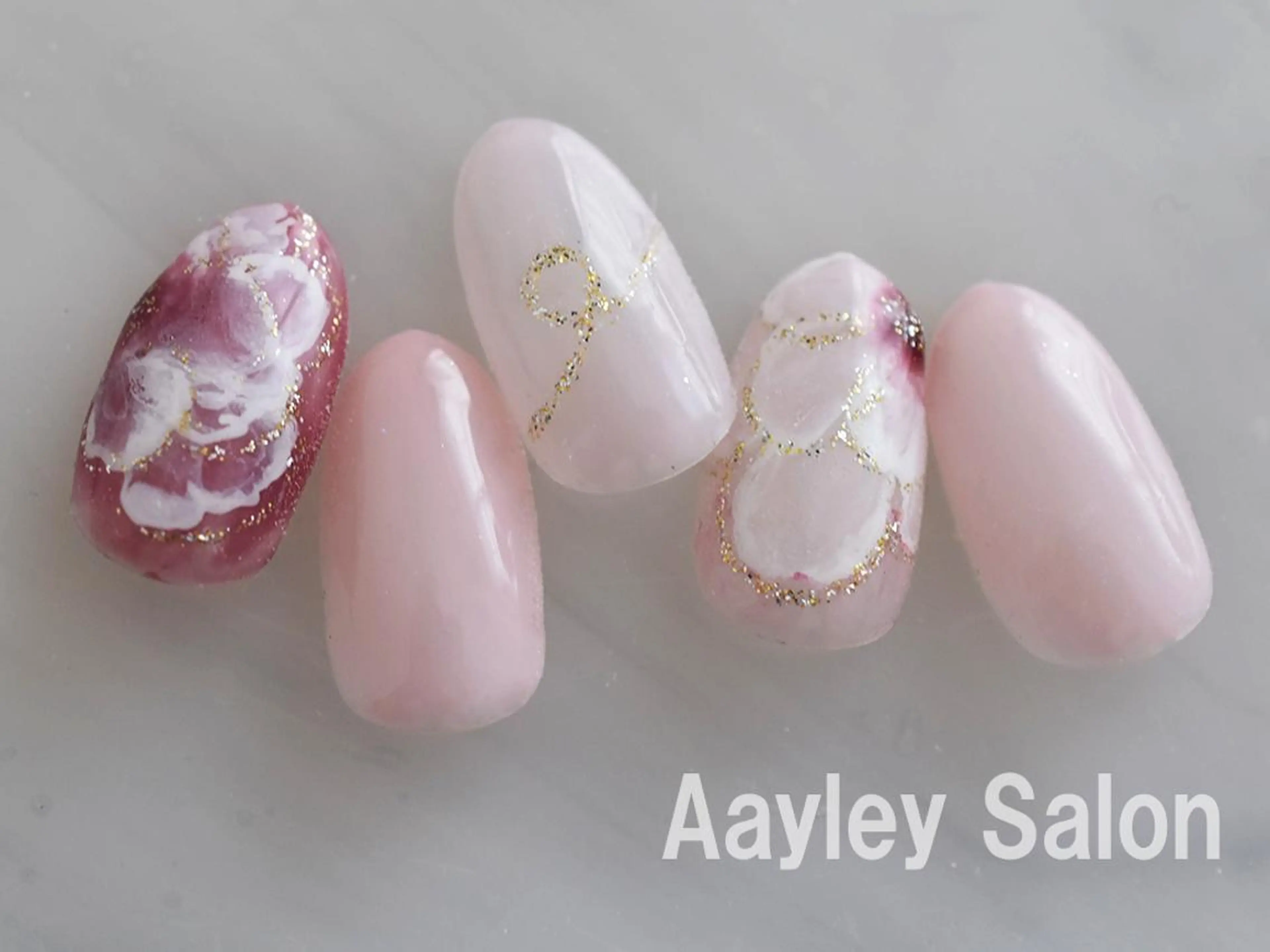 ミディアム カラー ネイル Aayley(アイリー)Salon所属・Aayley アイリ―サロンのネイルデザイン