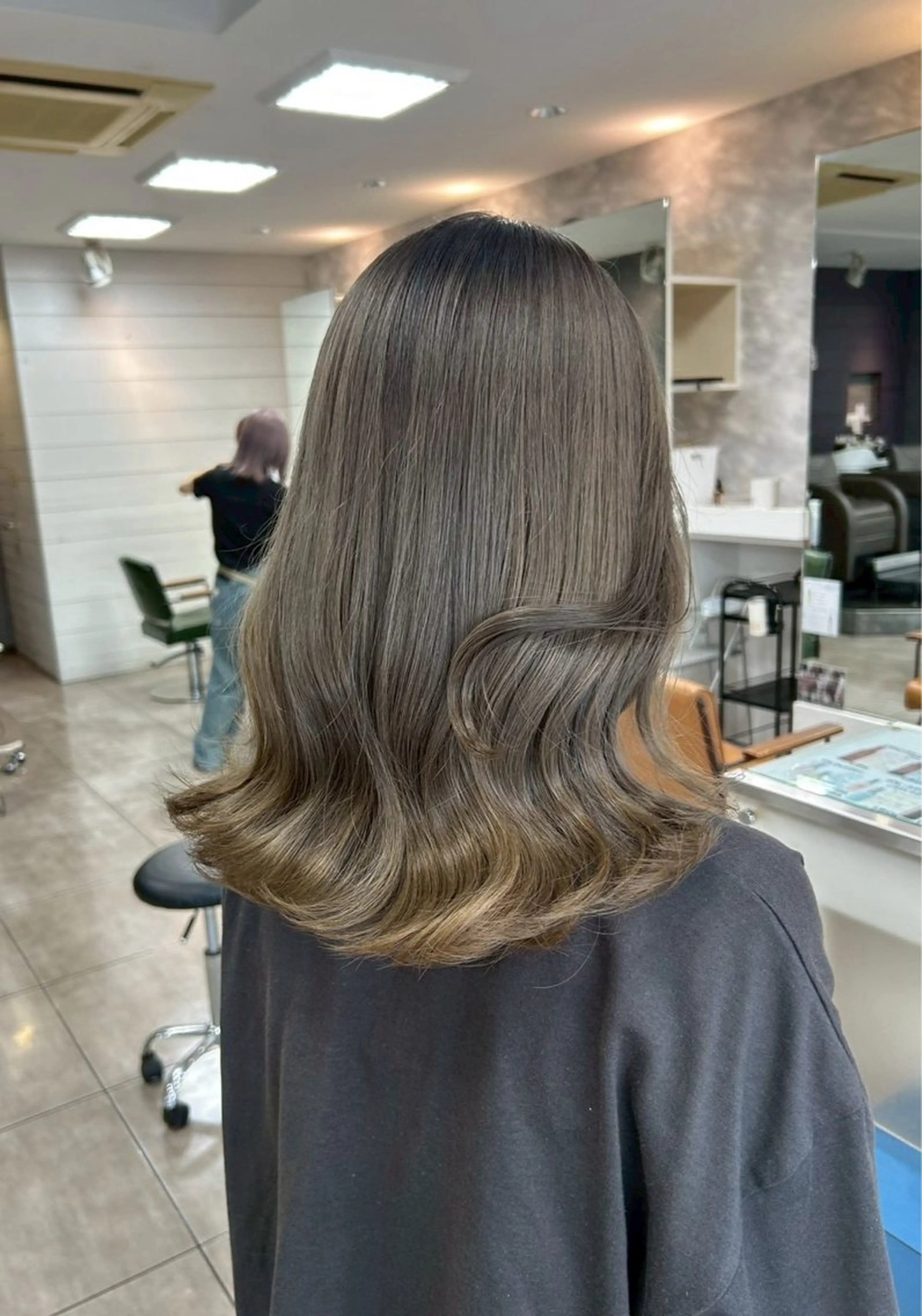 カラー ハイトーンカラー✨ 慶田玲和のヘアスタイル