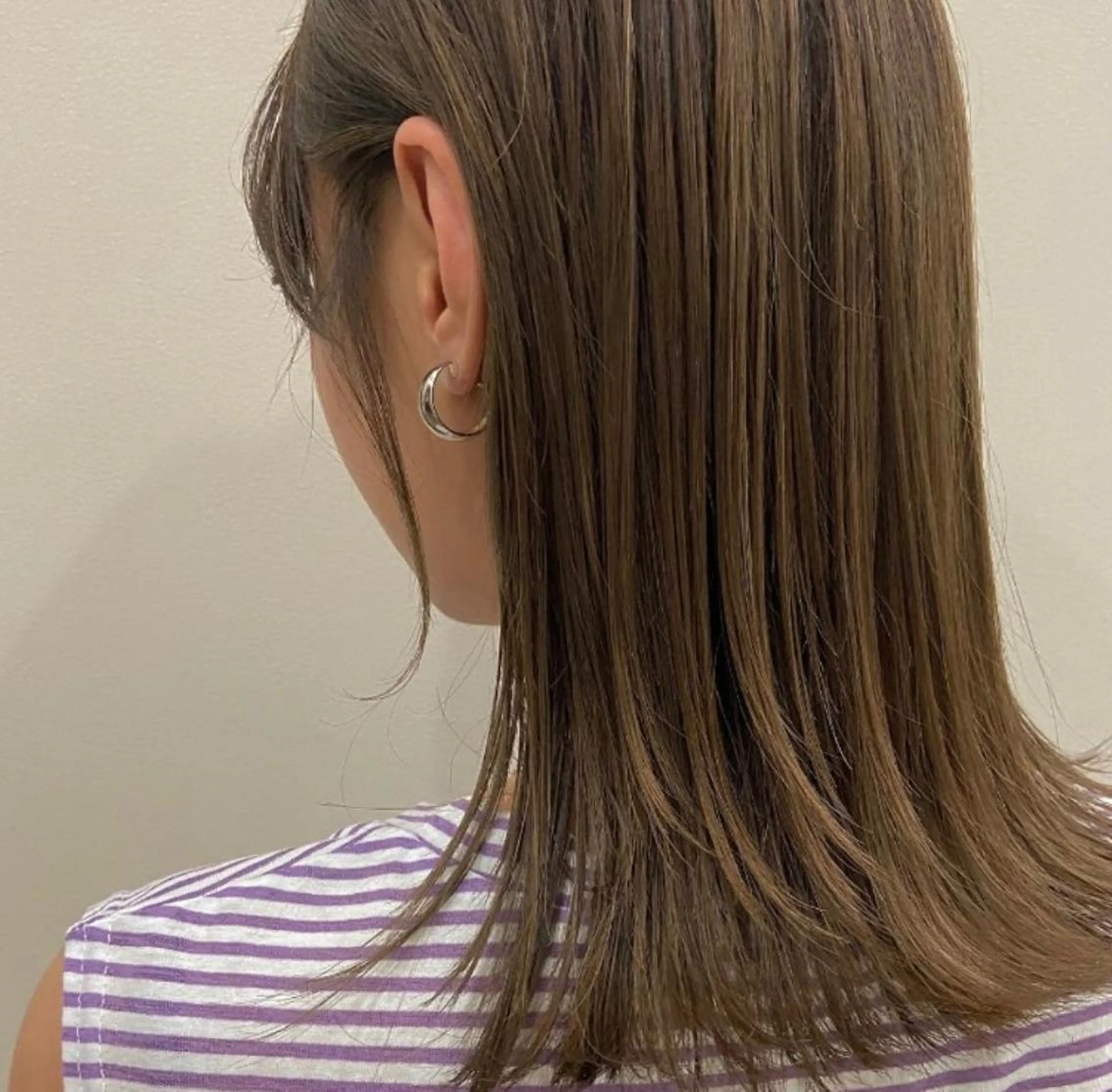 ミディアム オリーブカラー 長谷川のヘアスタイル