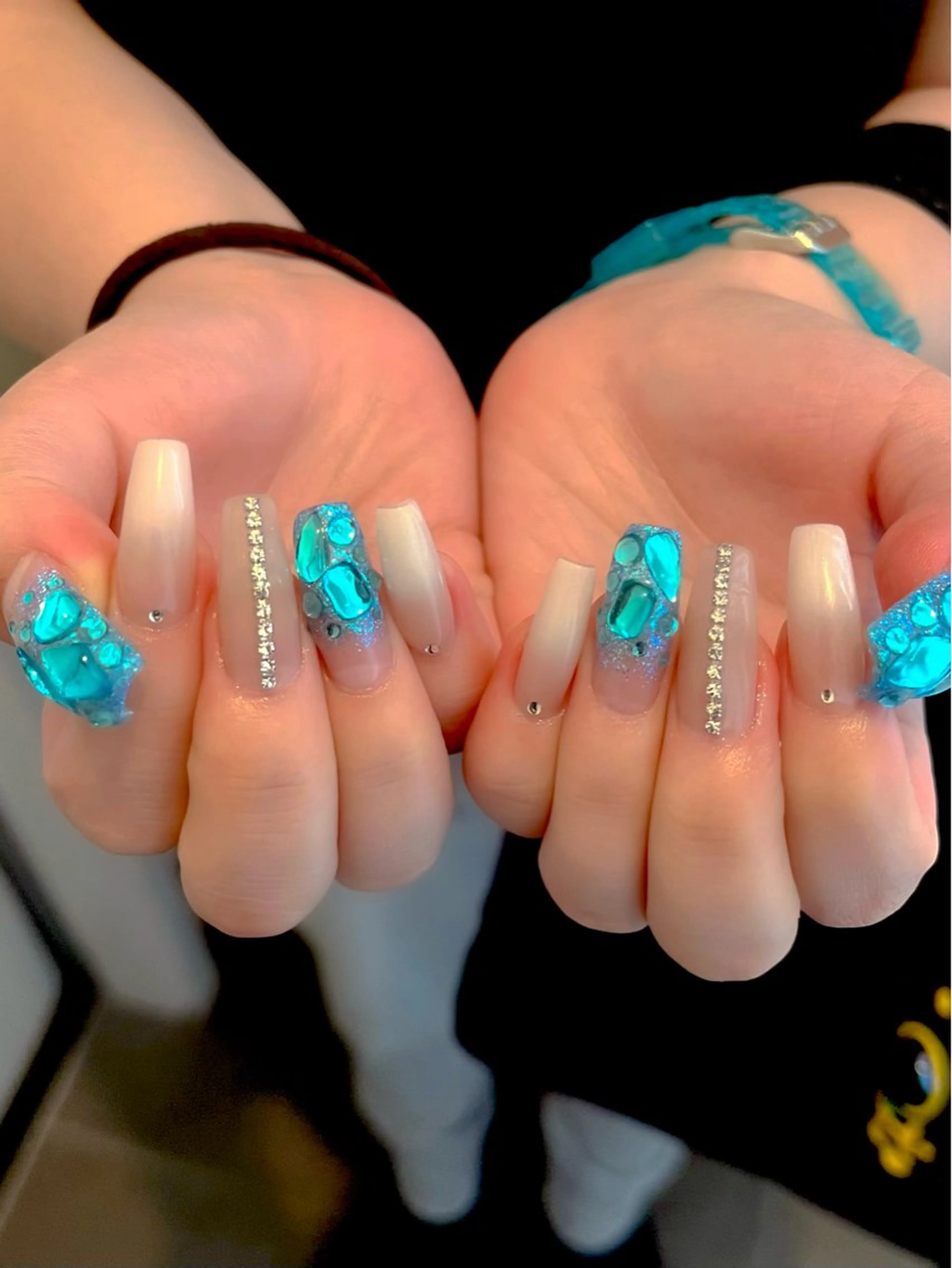 ネイル キラキラネイル マグネットネイル ワンカラーネイル スカルプネイル ワンホンネイル nine.🦋 YUKOのネイルデザイン