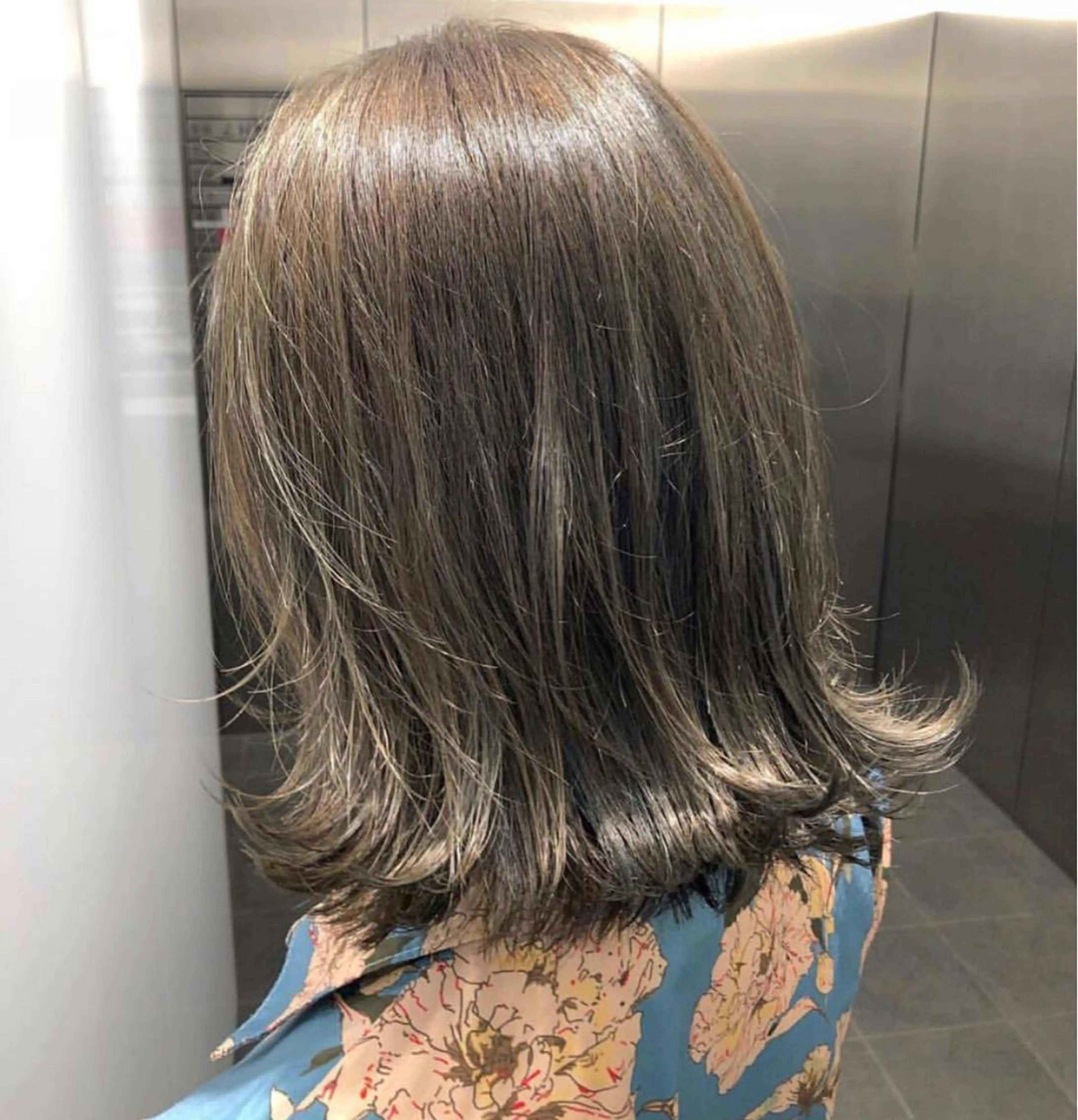 ミディアム ハイライト レイヤーカット salowin 原宿 aroa所属・韓国／ハッシュカット ／透明感カラー／金野のヘアスタイル