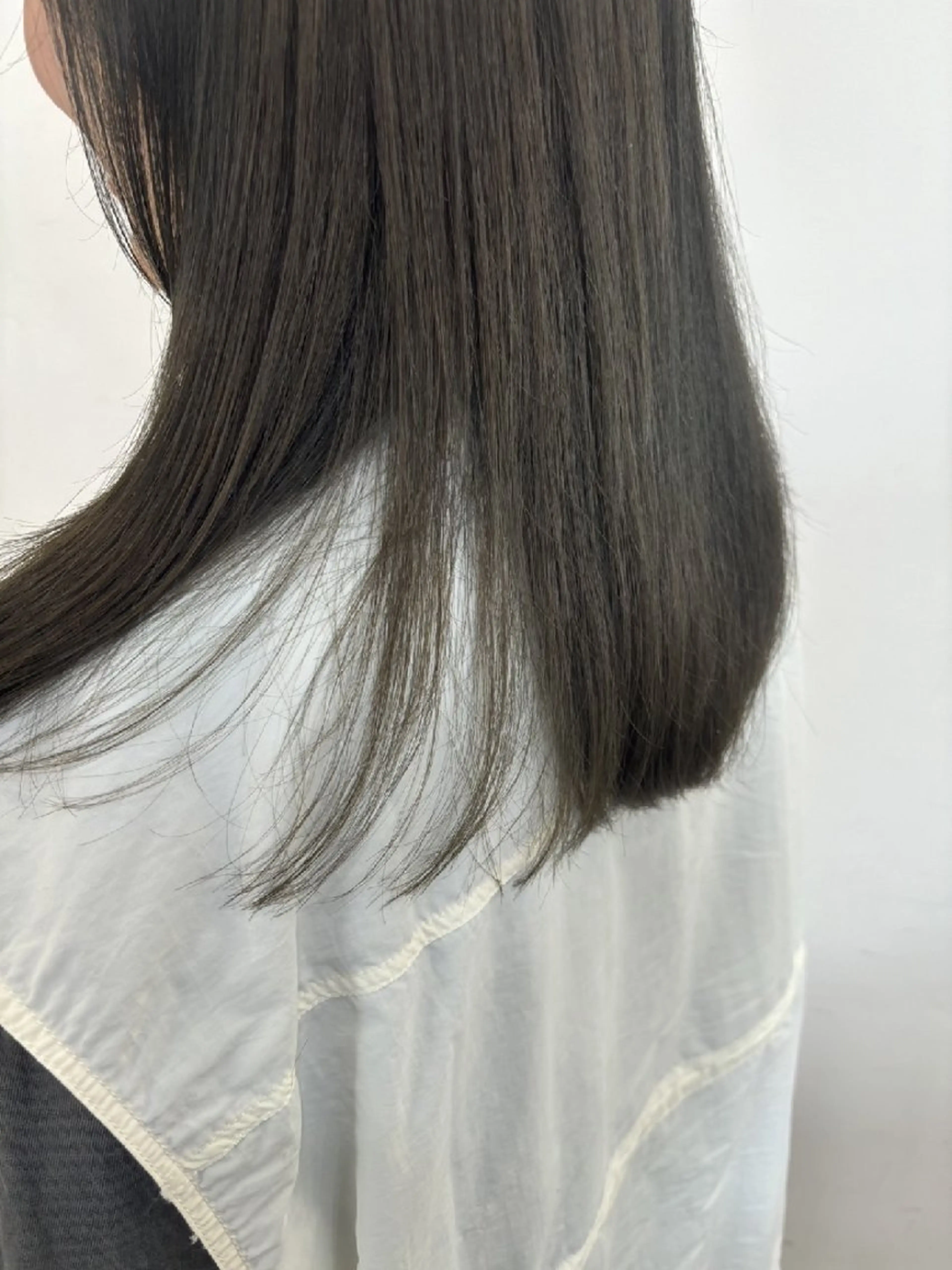 ミディアム カラー オリーブカラー 丁寧なカットが評判！ 生駒富雄☆丸上のヘアスタイル