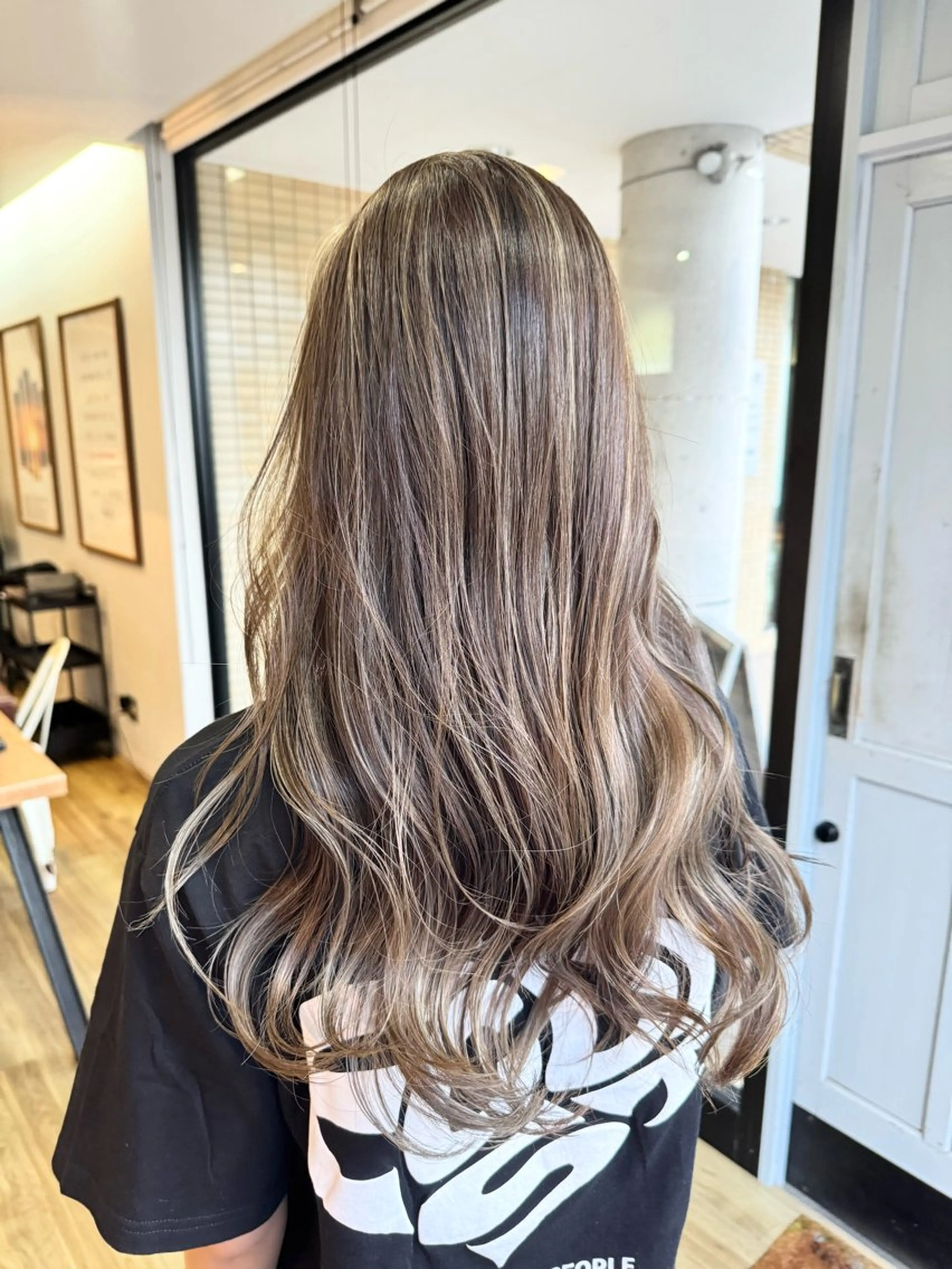 ロング カラー ベージュカラー ヘアカラー トリートメント ツキダテ ユイのヘアスタイル