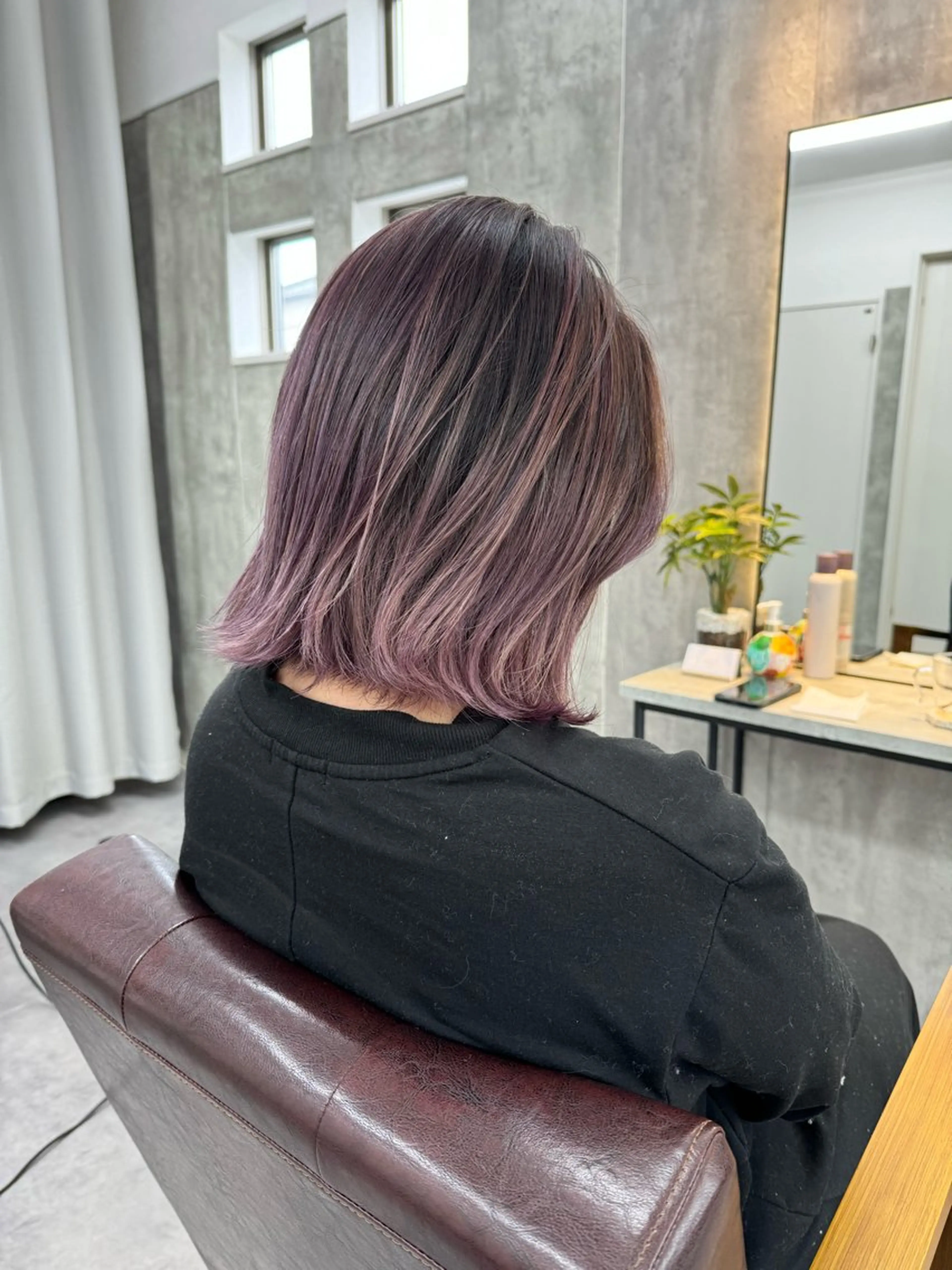 ミディアム カラー バレイヤージュ ブリーチ 透明感カラー ダブルカラー ハイライトカラー 1席のみの 美容室IKKIのヘアスタイル