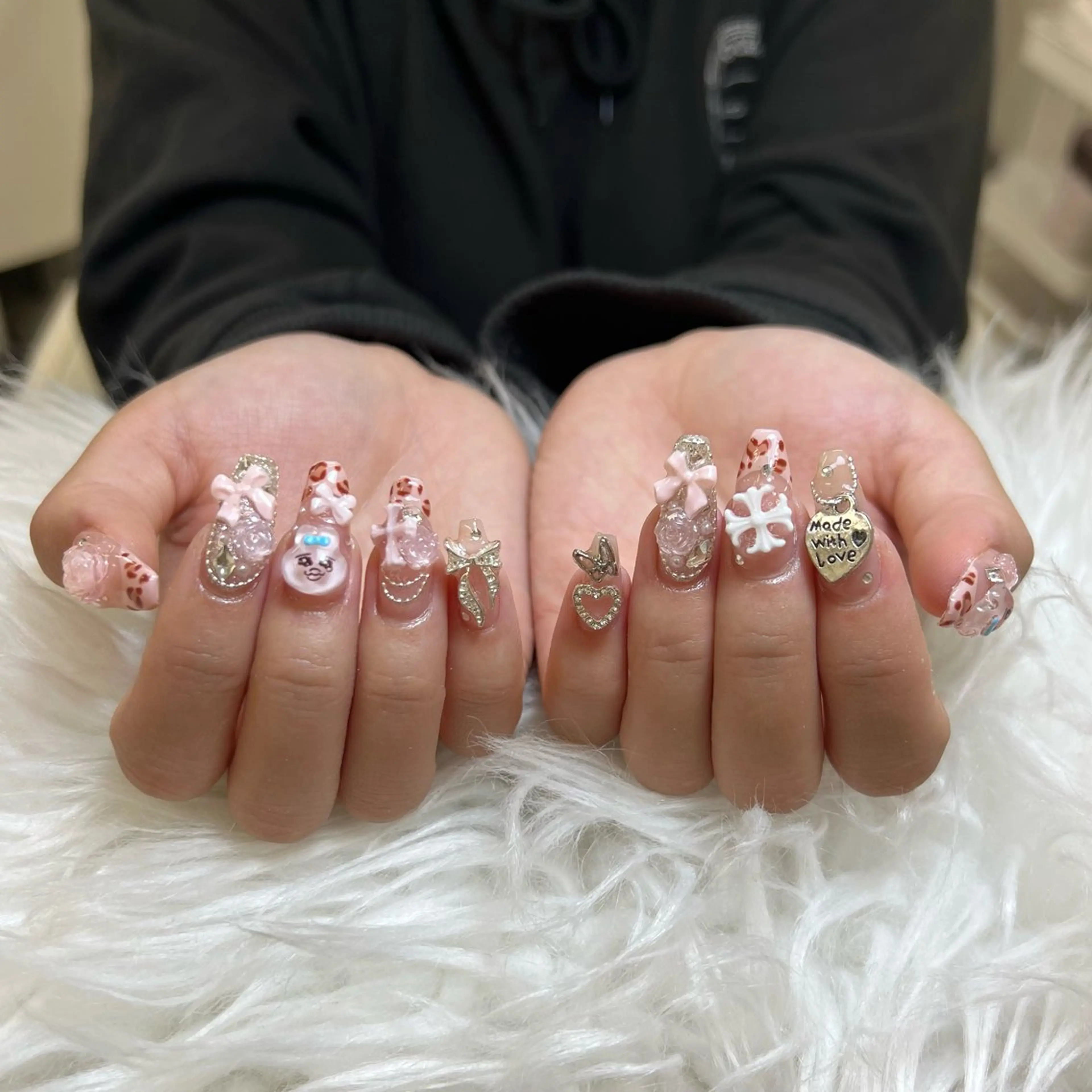 ネイル チークネイル 長さ出し フレンチネイル ジェルネイル ガラスフレンチ ハンドネイル anh nail anne🤍のネイルデザイン
