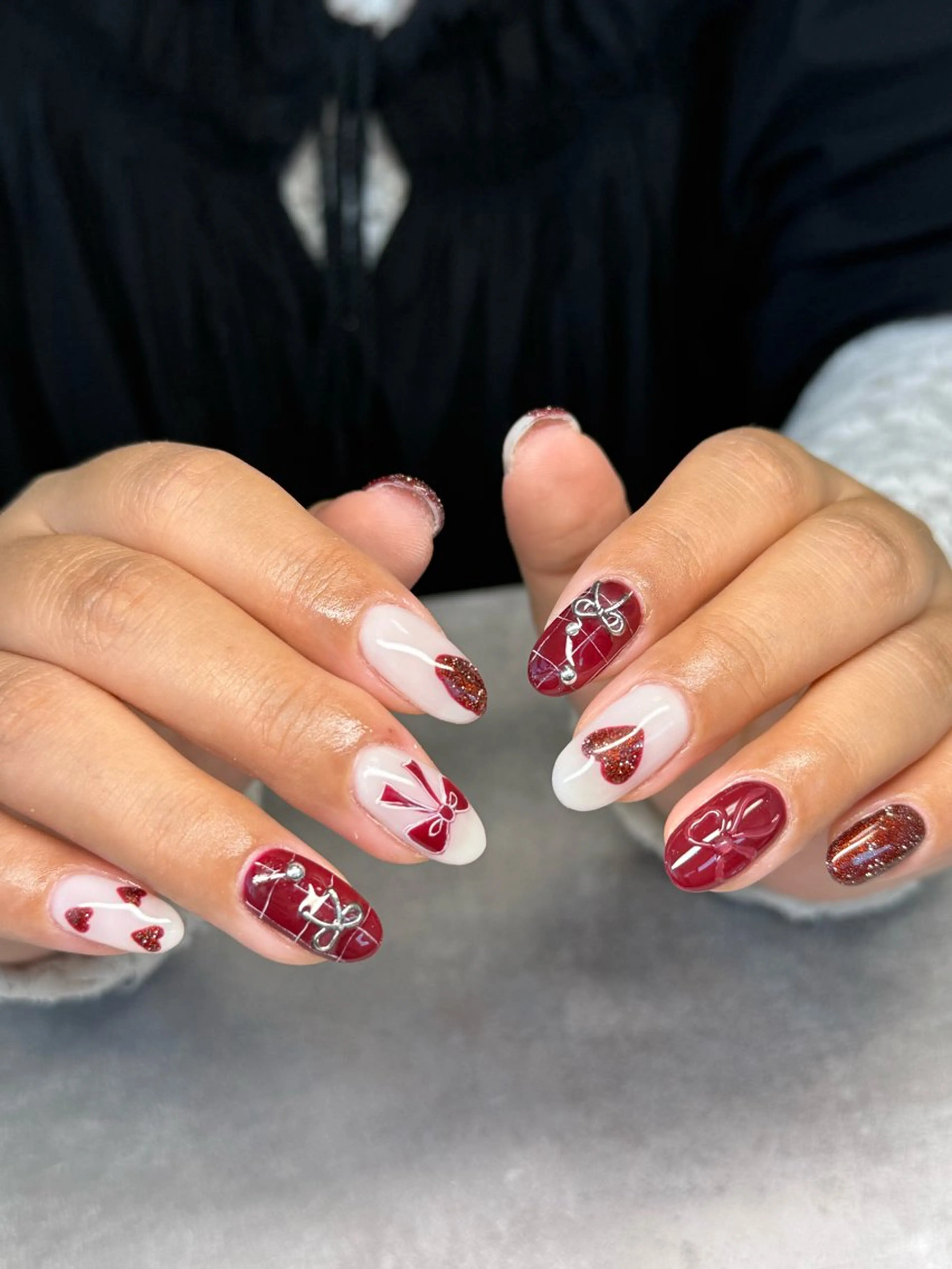 ネイル ボルドー ハート リボン ハンドネイル nailroom amyのネイルデザイン