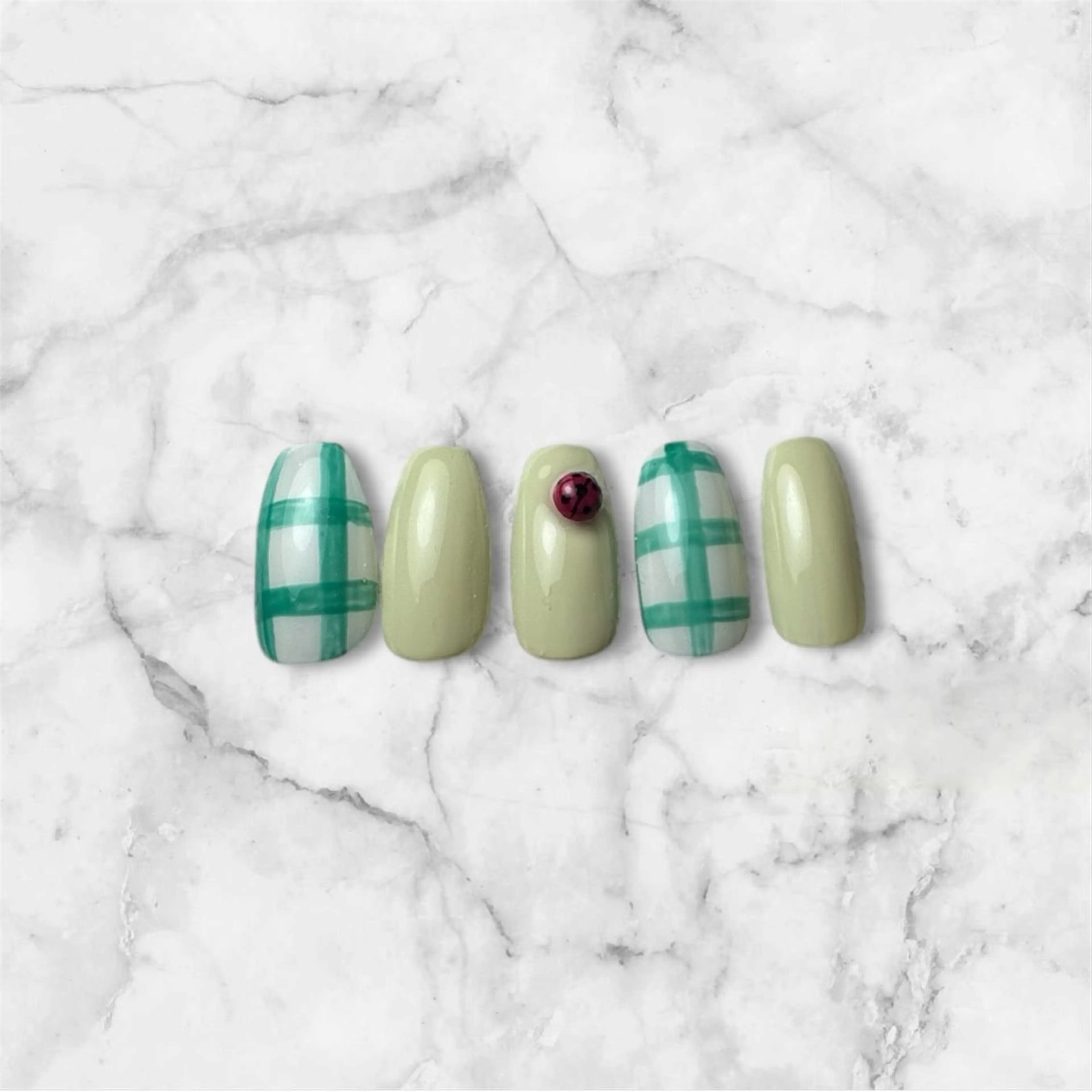 ショート ハンドネイル watanabe miyuuのネイルデザイン