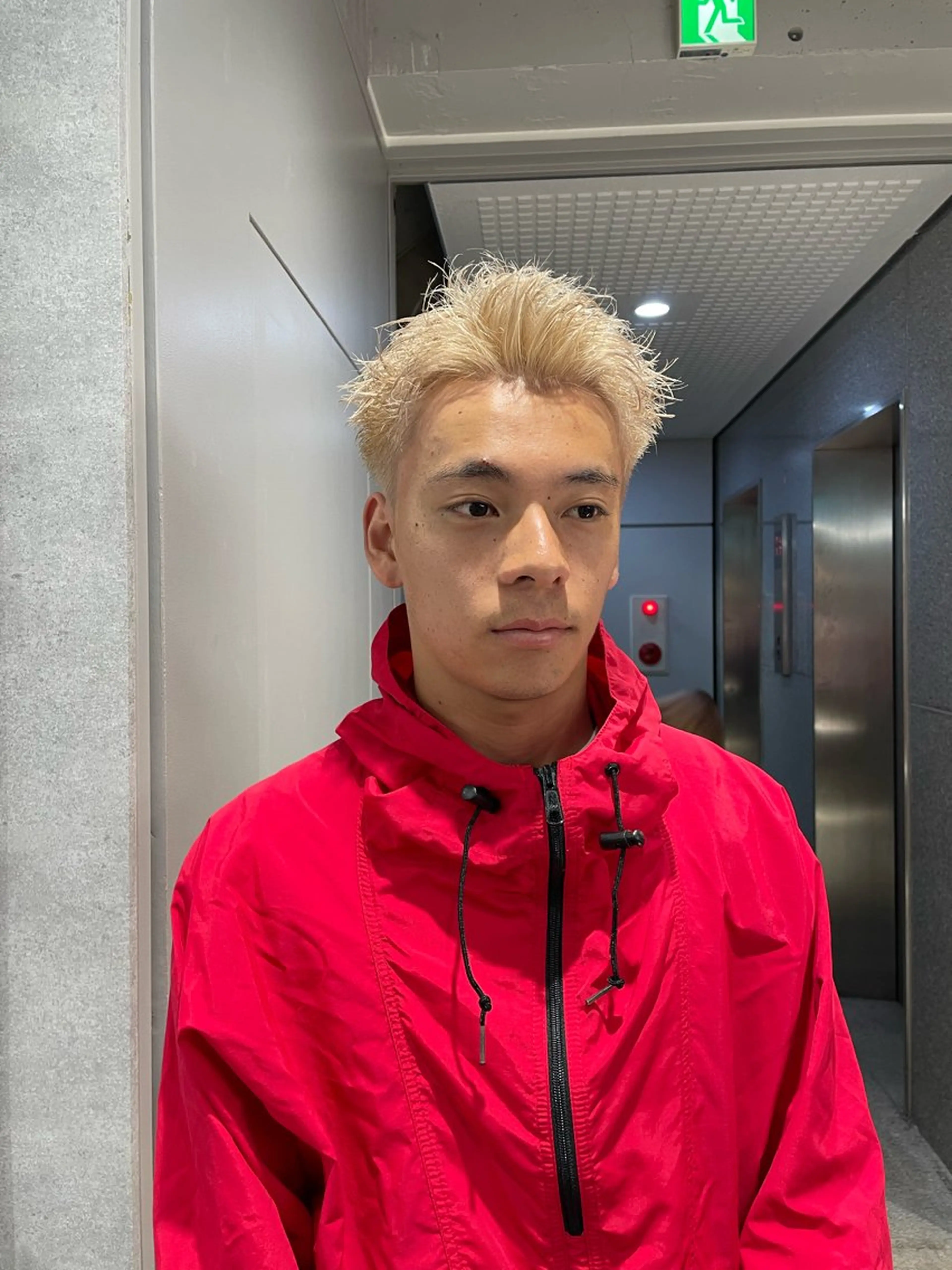 ショート カラー メンズ スパイキーショート ショートヘア カット ヘアカラー 垢抜けハイトーン☀／ 笑顔の美容師／しゅんのヘアスタイル