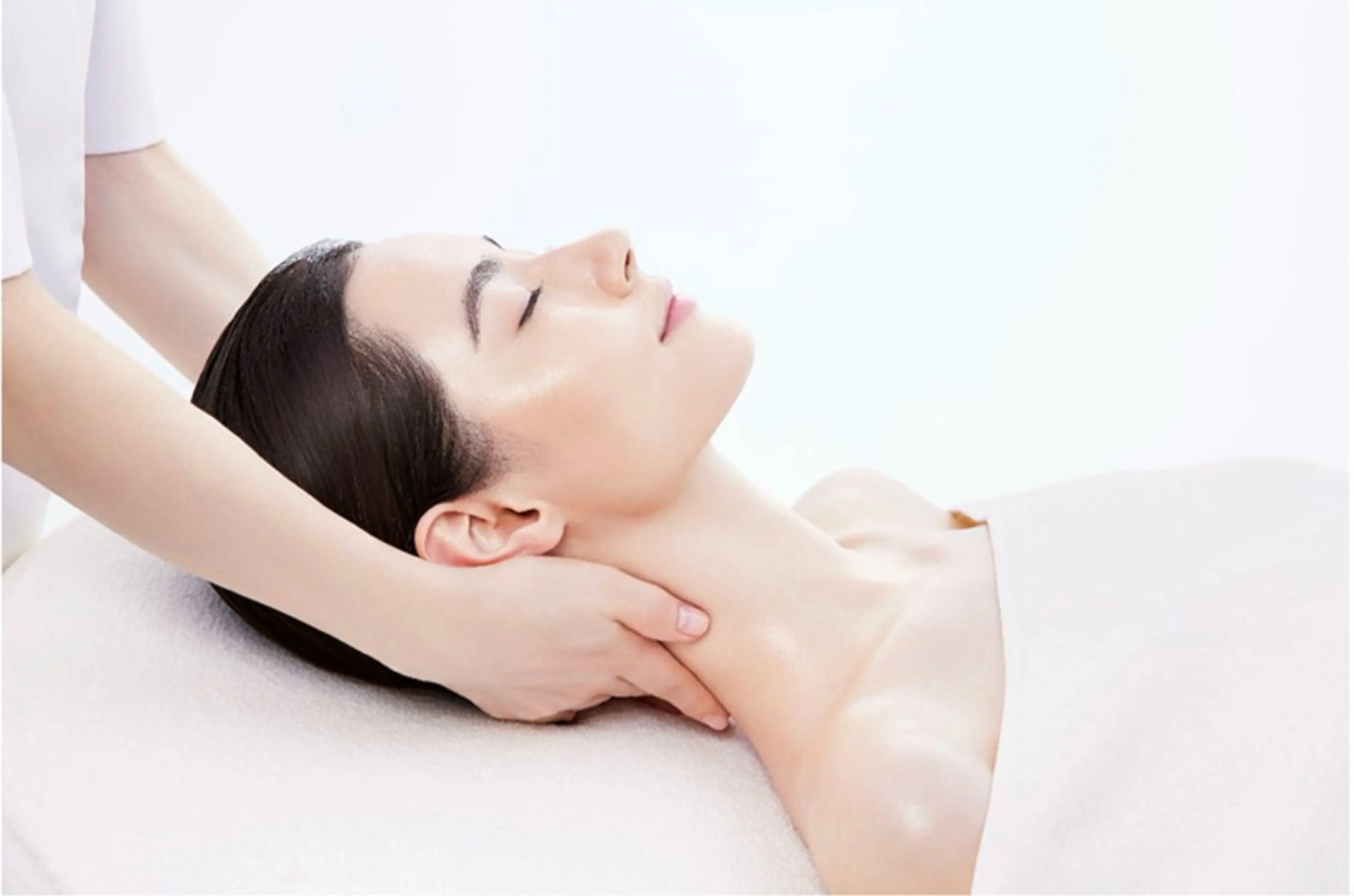 ✨1日2名限定✨フェイシャル​〜​デコルテまでリラックスマッサージ💆‍♀️の写真