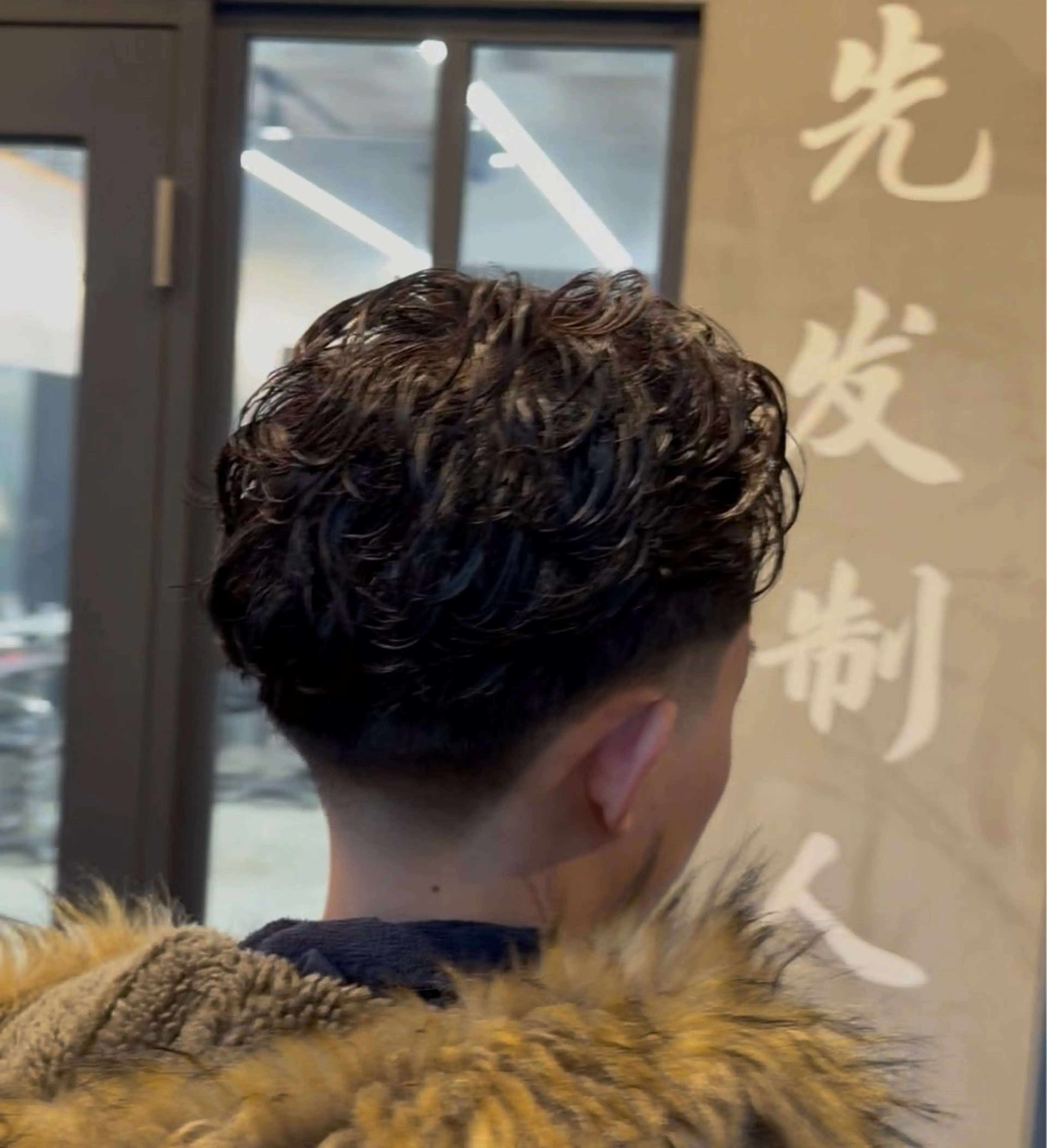 ショート パーマ メンズ 佐藤 吏空のヘアスタイル