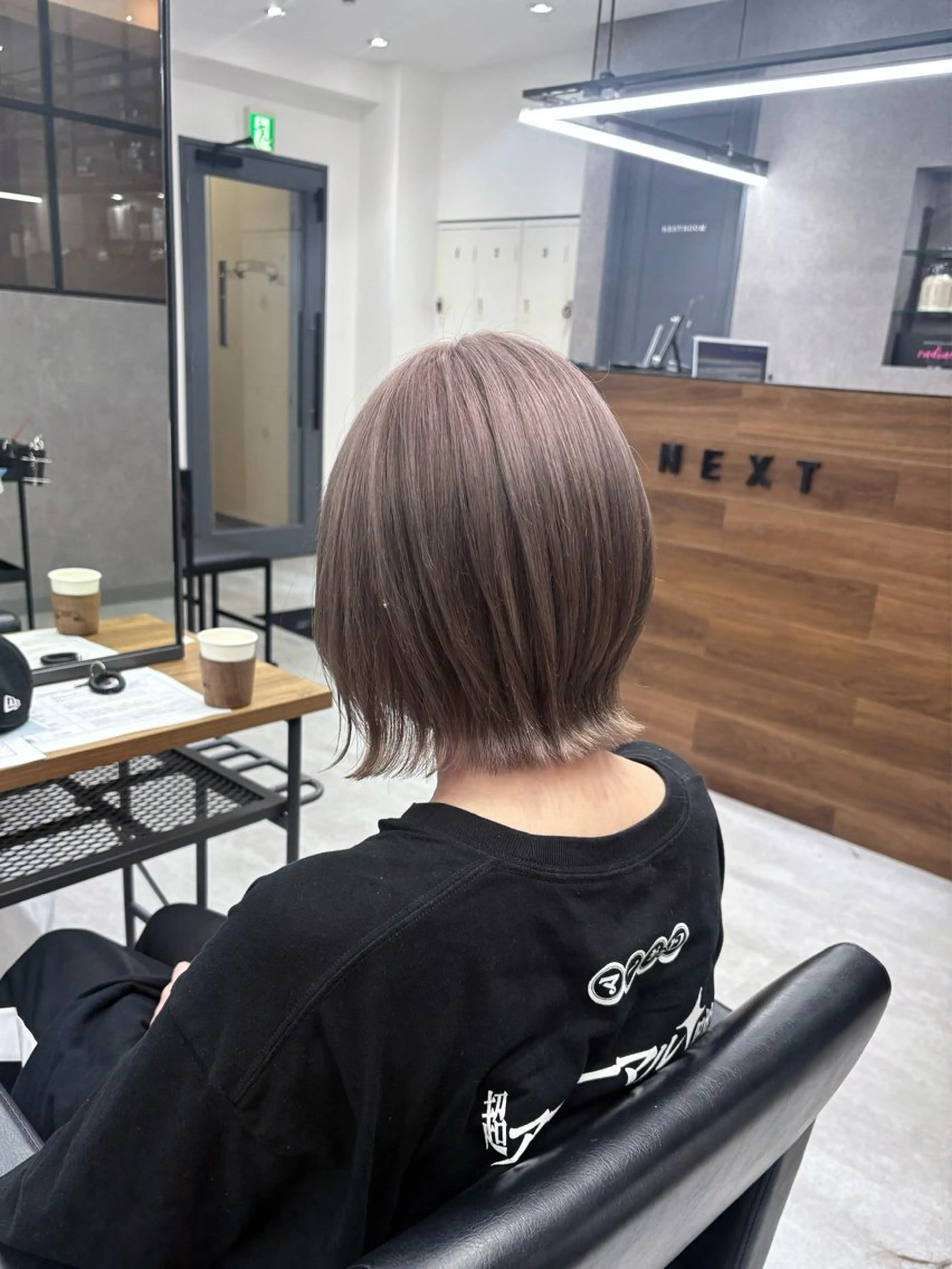 ショート カラー ボブレイヤー グレージュ ボブ レイヤーカット カット ヘアカラー ENA💗NEXT /ハイトーンエクステのヘアスタイル