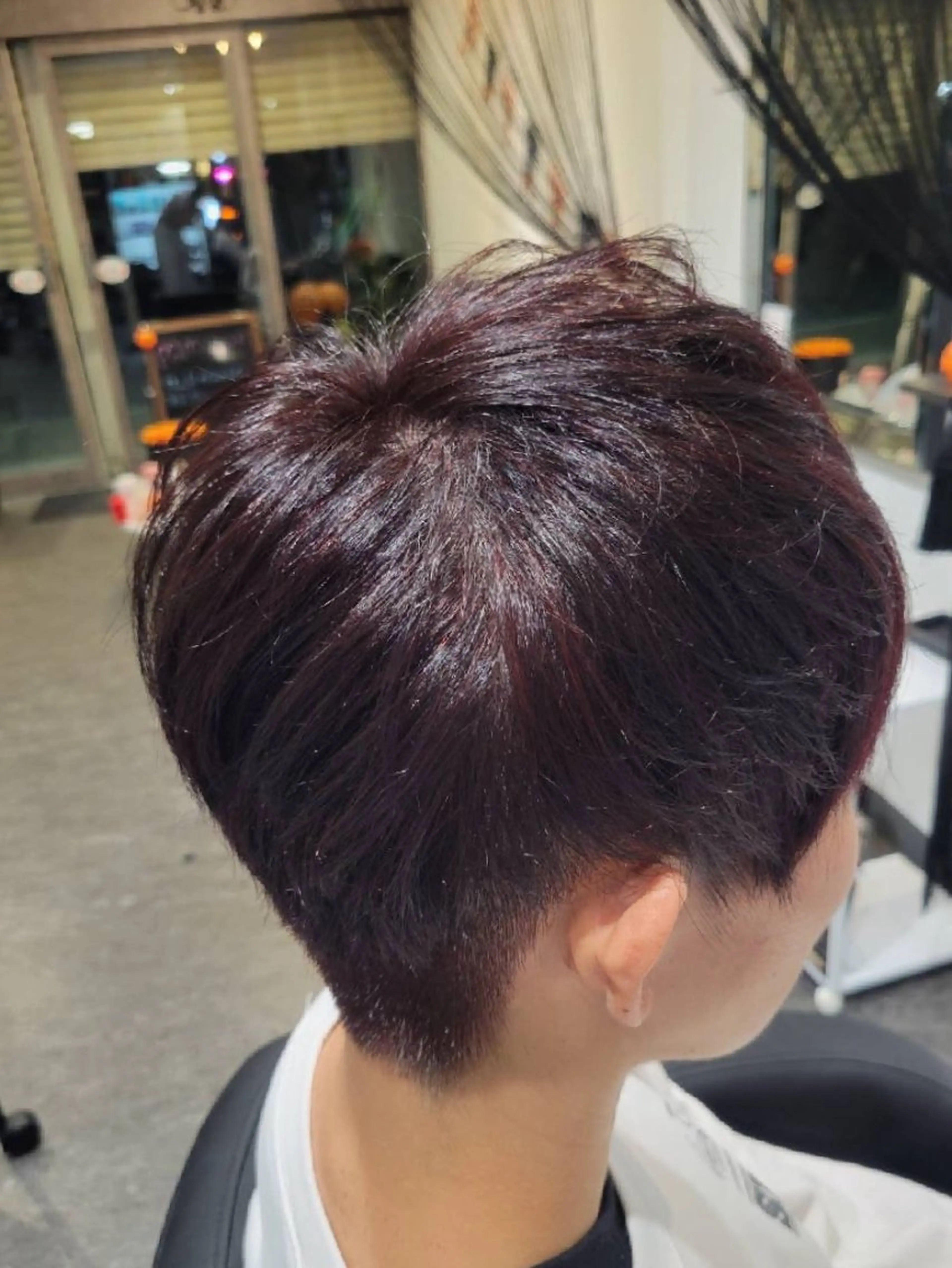 ショート カラー ブラウンカラー LEE HANAのヘアスタイル