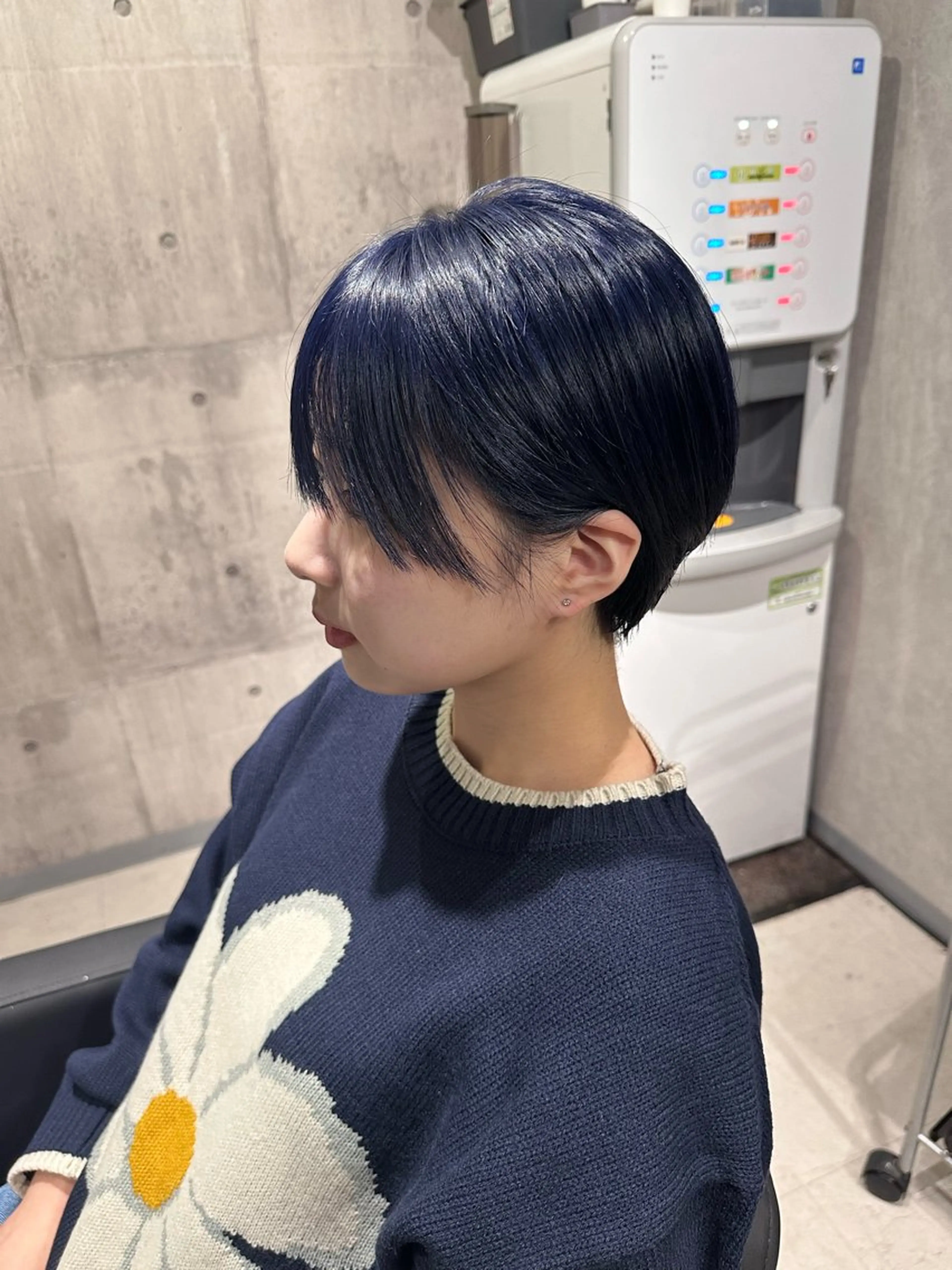 ショート カラー ブルーカラー ネイビーカラー くびれヘア ショートヘア カット ヘアカラー トリートメント _white【京橋店】所属・_WHITE / KENTOのヘアスタイル