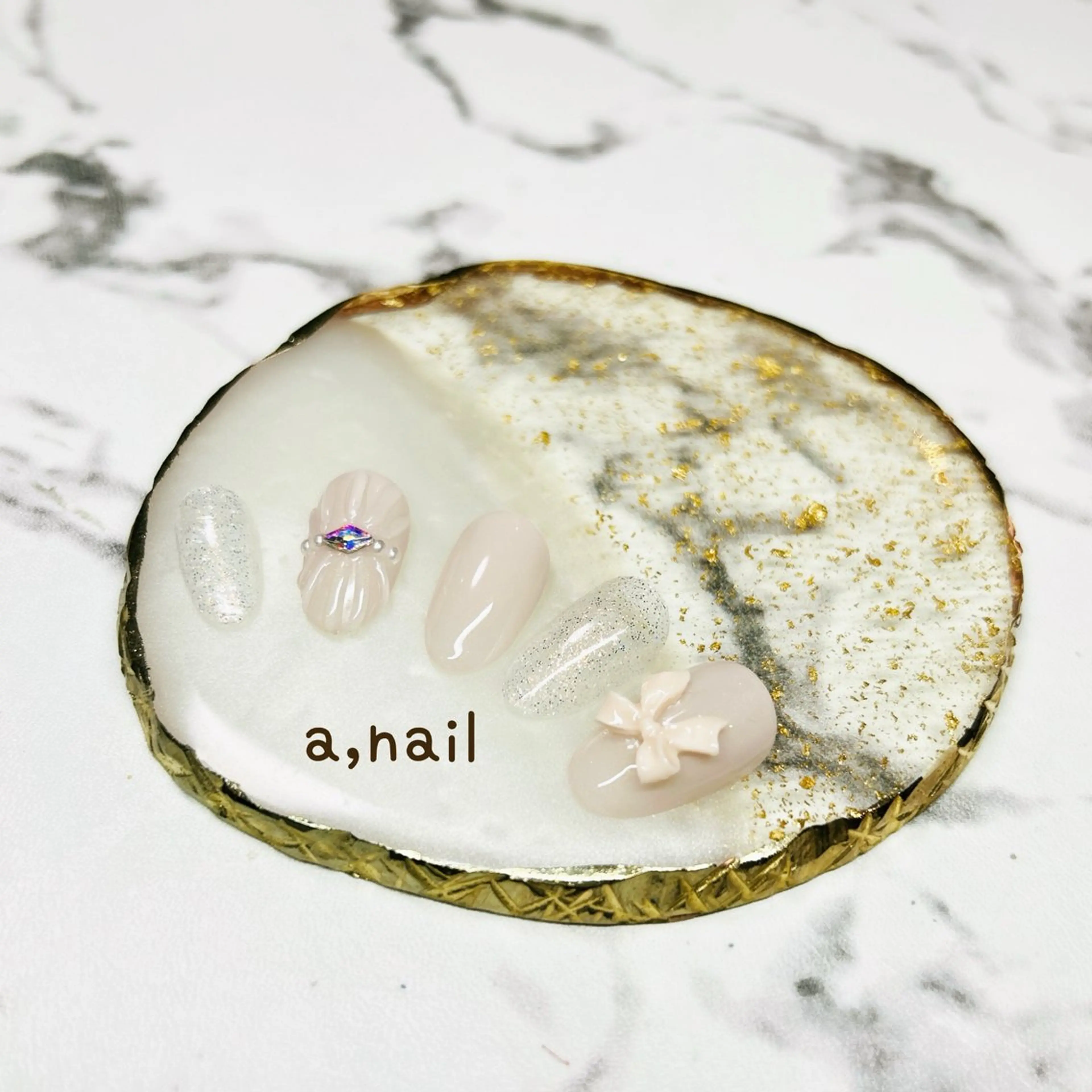 ネイル キラキラネイル ラメ(グリッター) オフィスネイル ぷっくりネイル リボン ハンドネイル ネイルサロン エーネイルのネイルデザイン