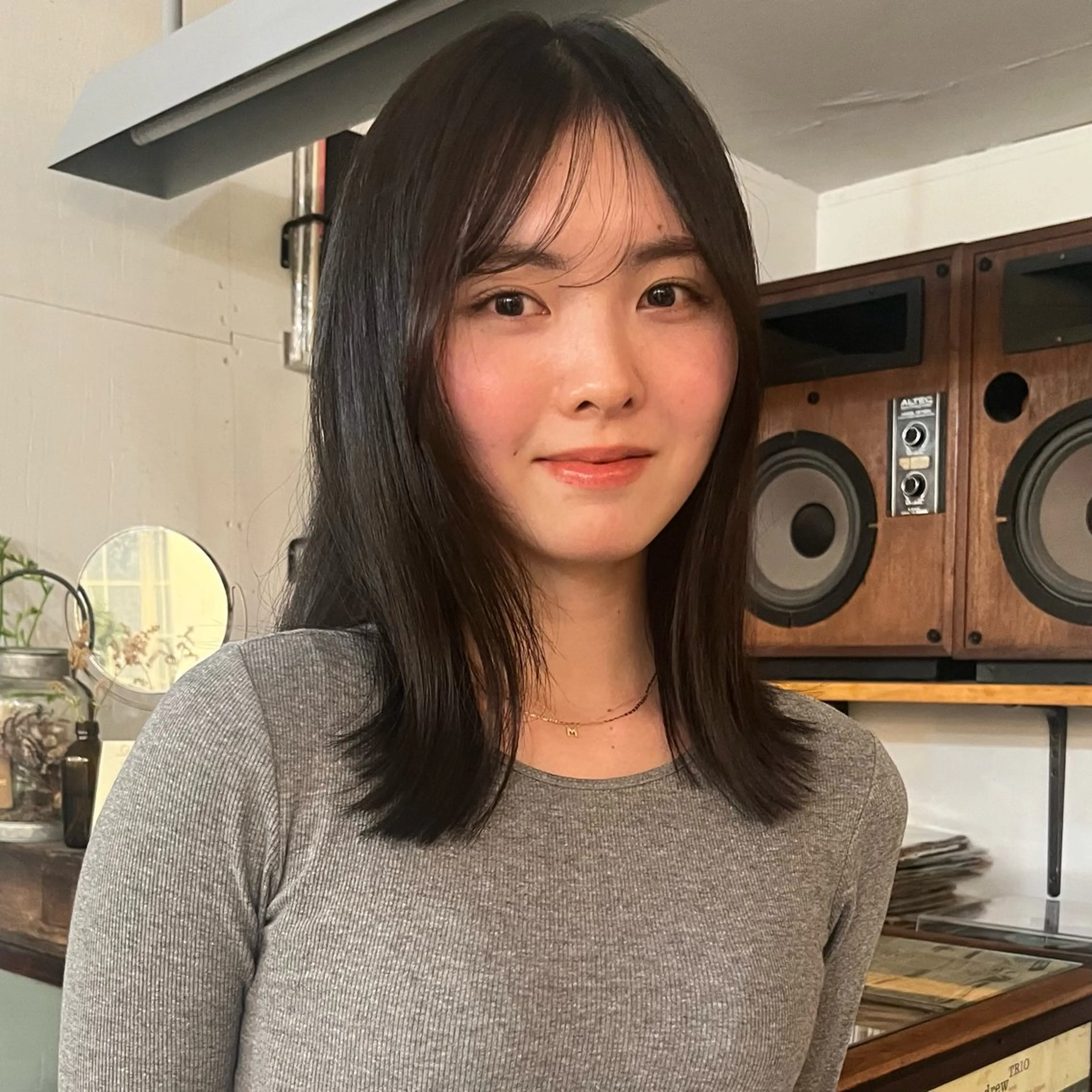 ミディアム カラー 透明感カラー レイヤー/ベージュ mikuのヘアスタイル