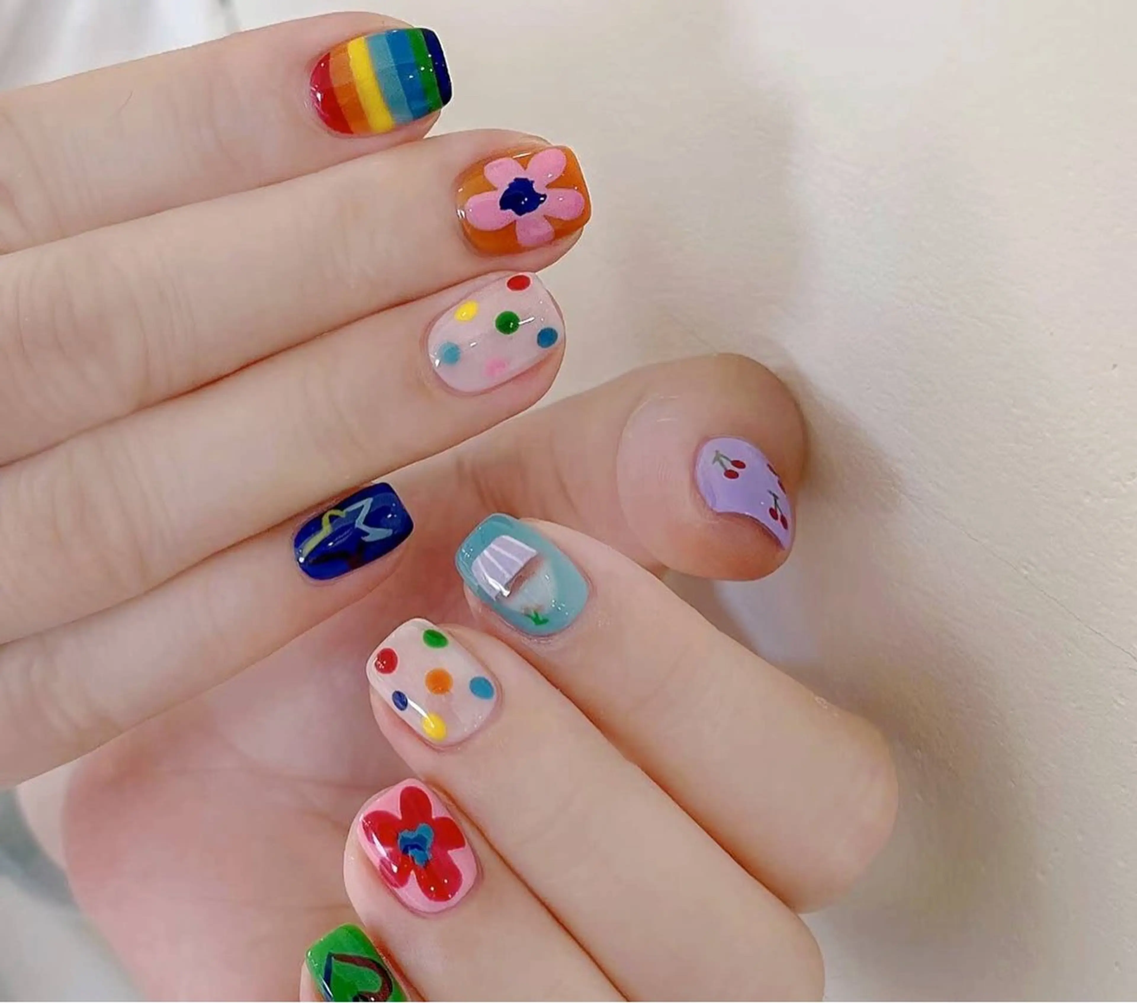 ネイル 小島 阿佑美のネイルデザイン