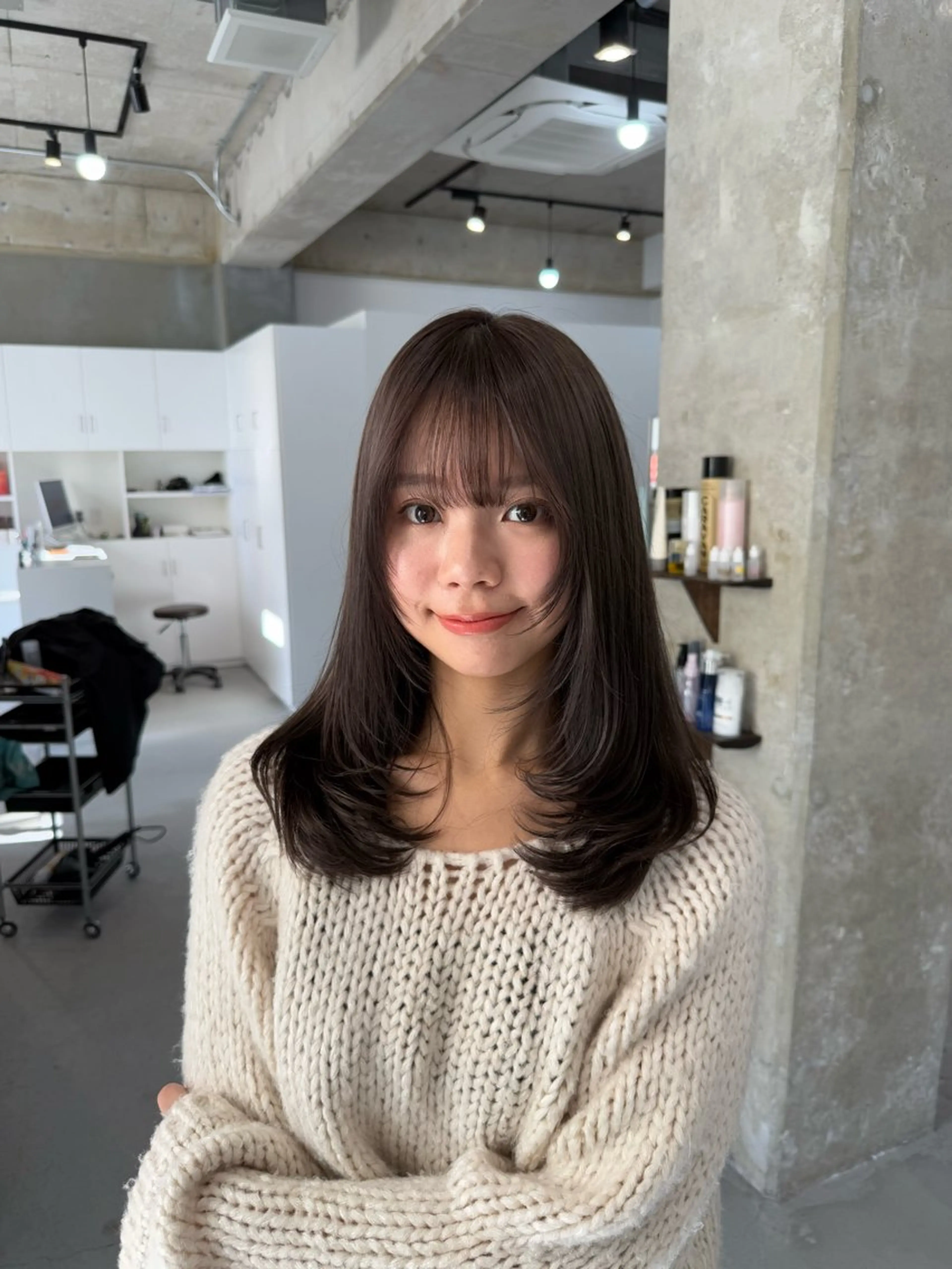 セミロング カラー グレージュ 顔周りカット レイヤーカット カット ヘアカラー トリートメント カイリ /レイヤーカットのヘアスタイル